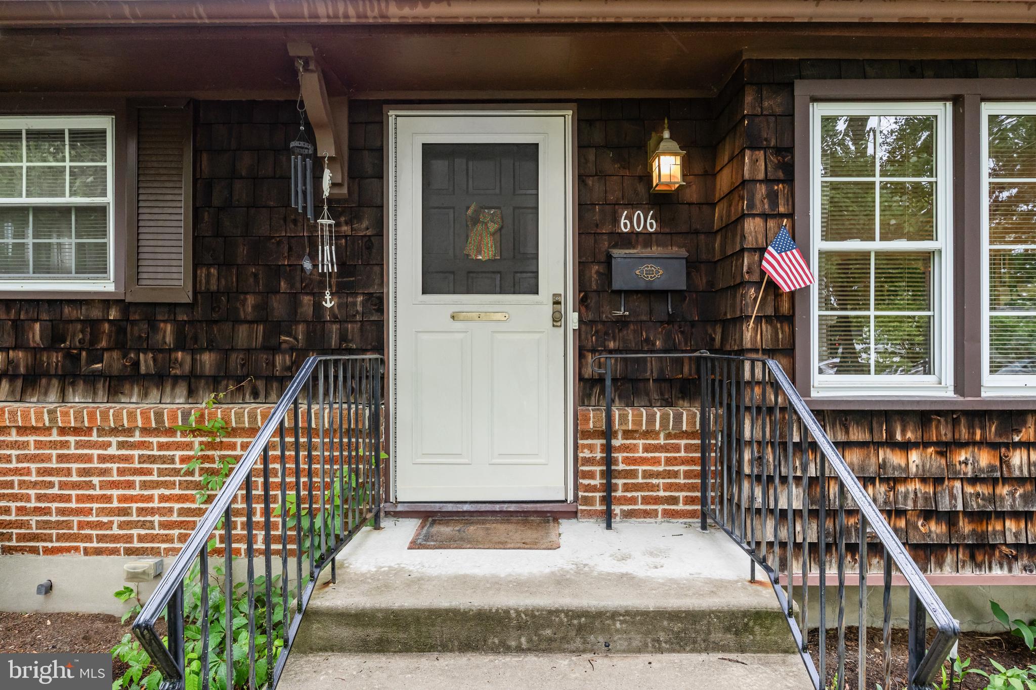 606 HAMILTON DRIVE