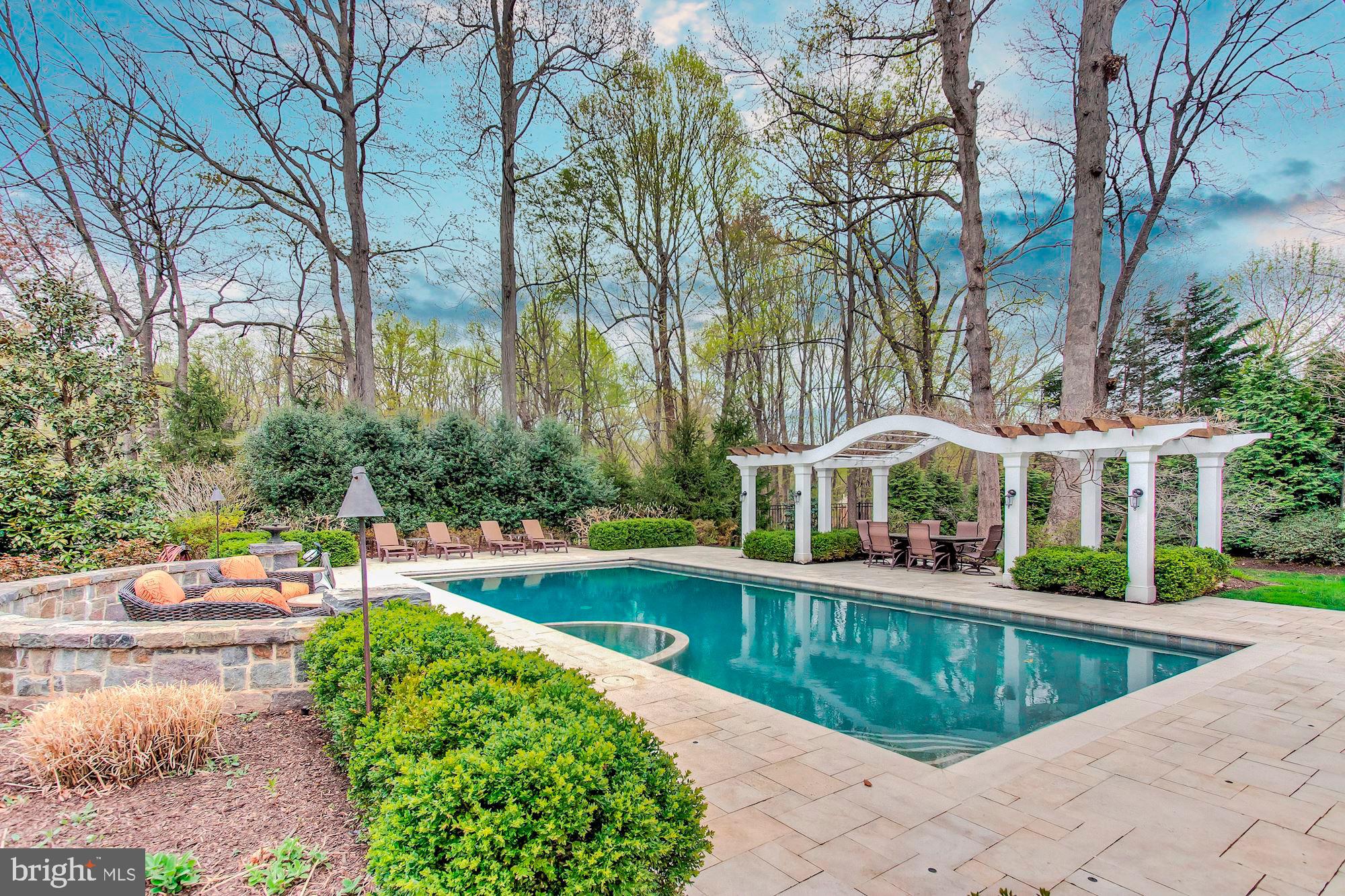 SENECA KNOLL - Residential