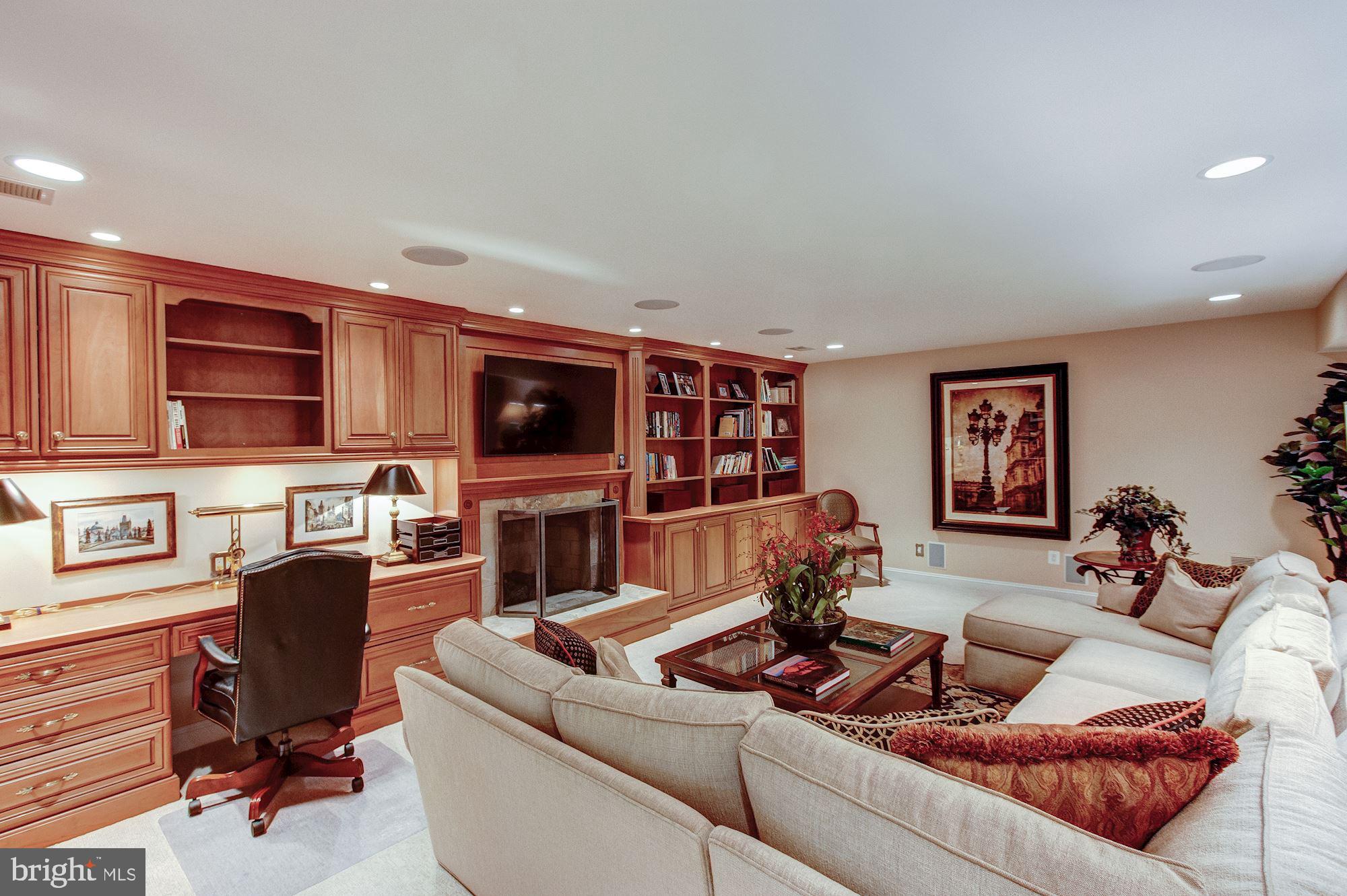 SENECA KNOLL - Residential