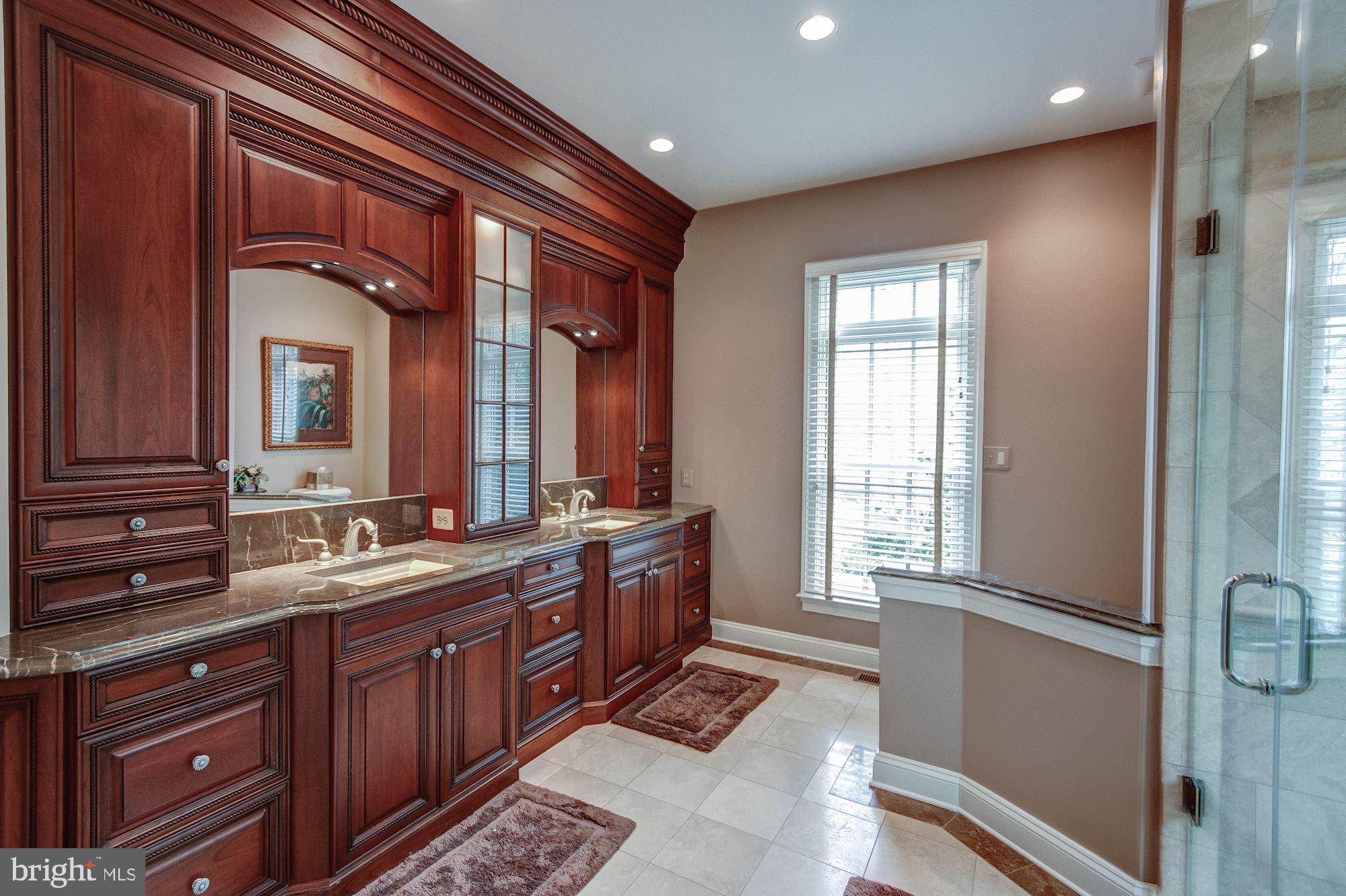 SENECA KNOLL - Residential