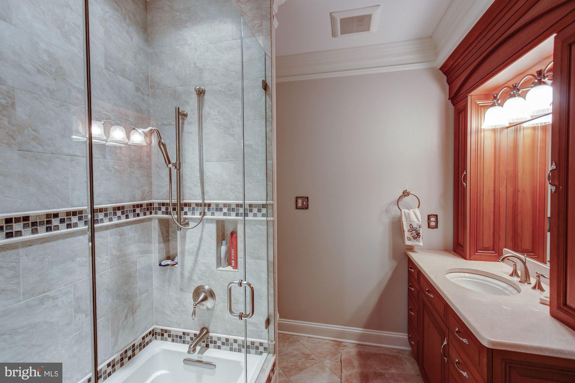 SENECA KNOLL - Residential