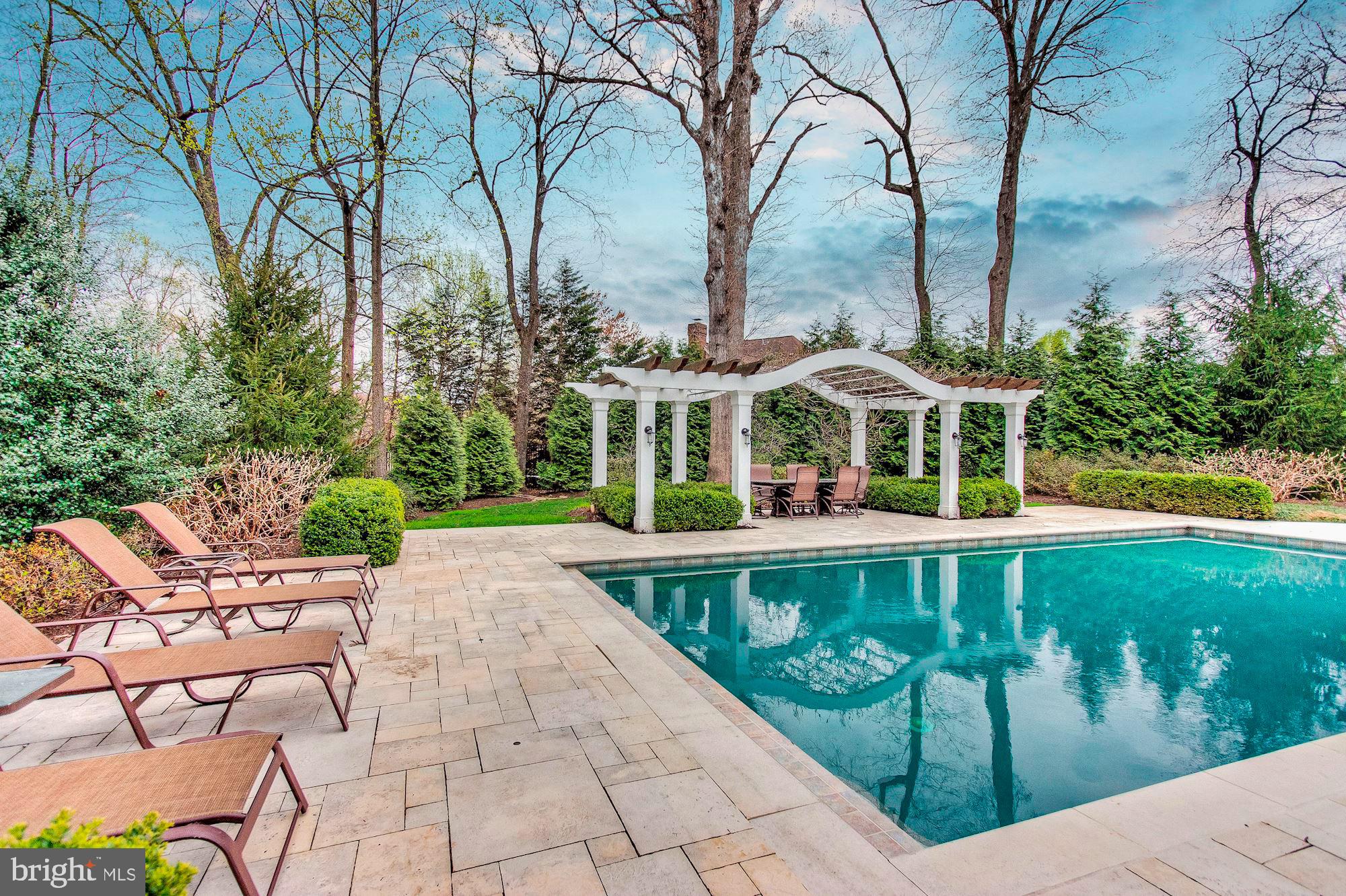 SENECA KNOLL - Residential