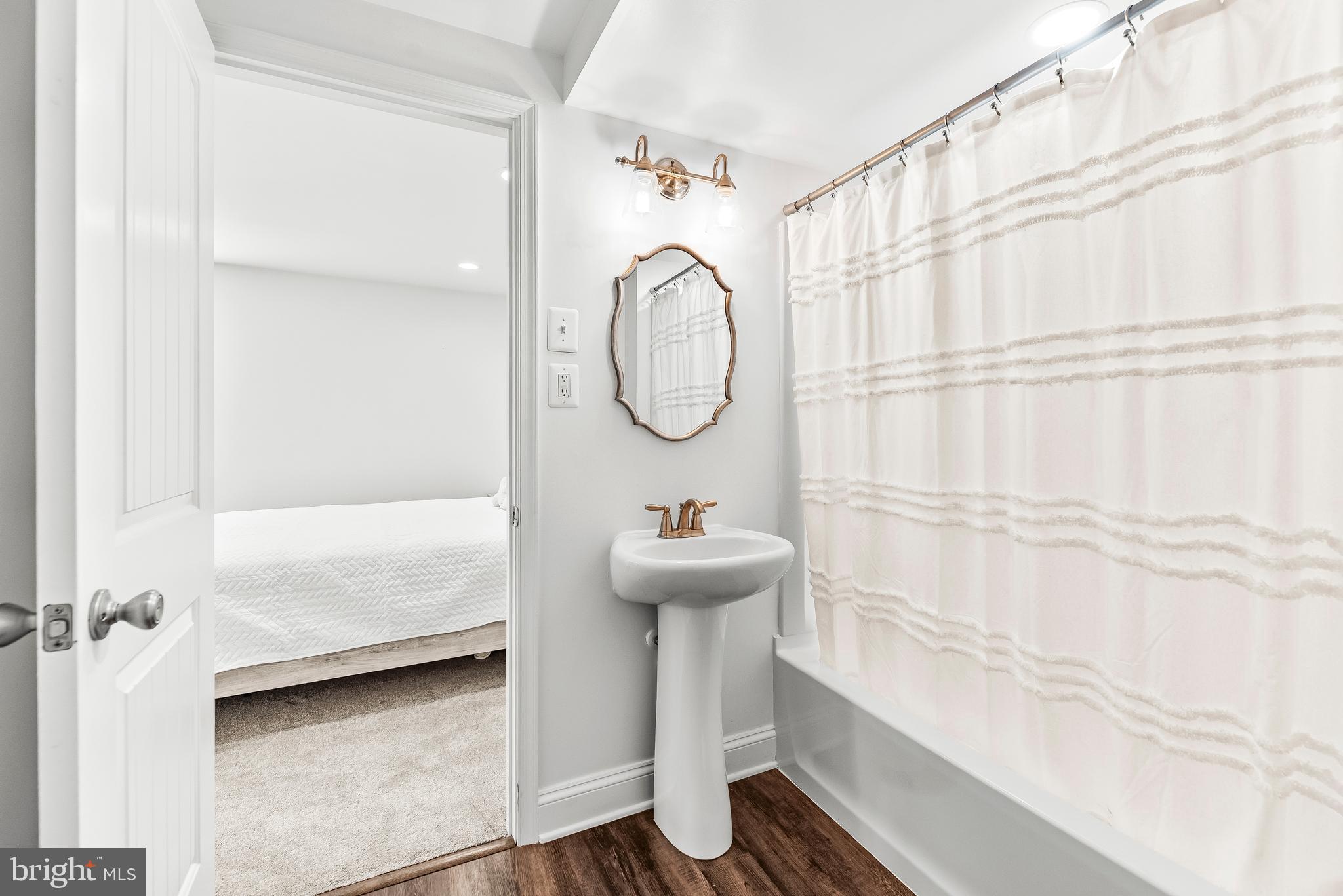 CAPE LEONARD - Residential