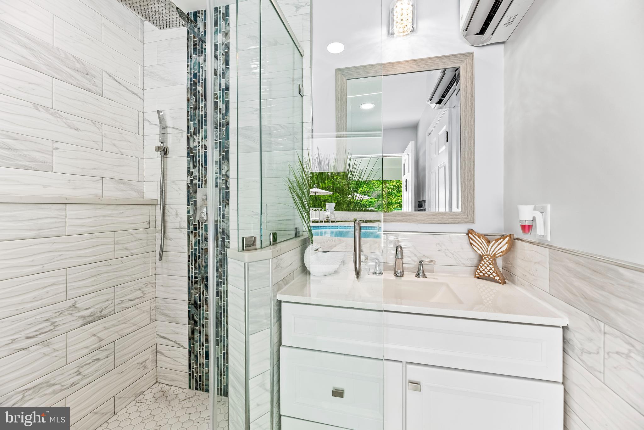 CAPE LEONARD - Residential