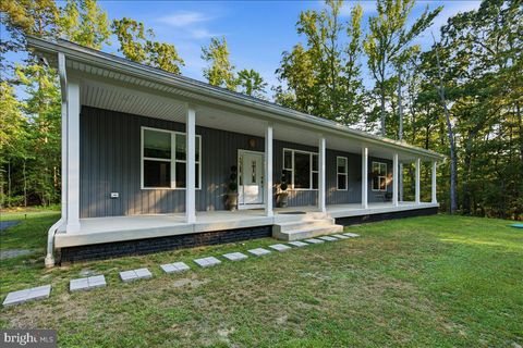 Homes For Sale - 22405 Hood Lane<br/> LEONARDTOWN, MD 20650
