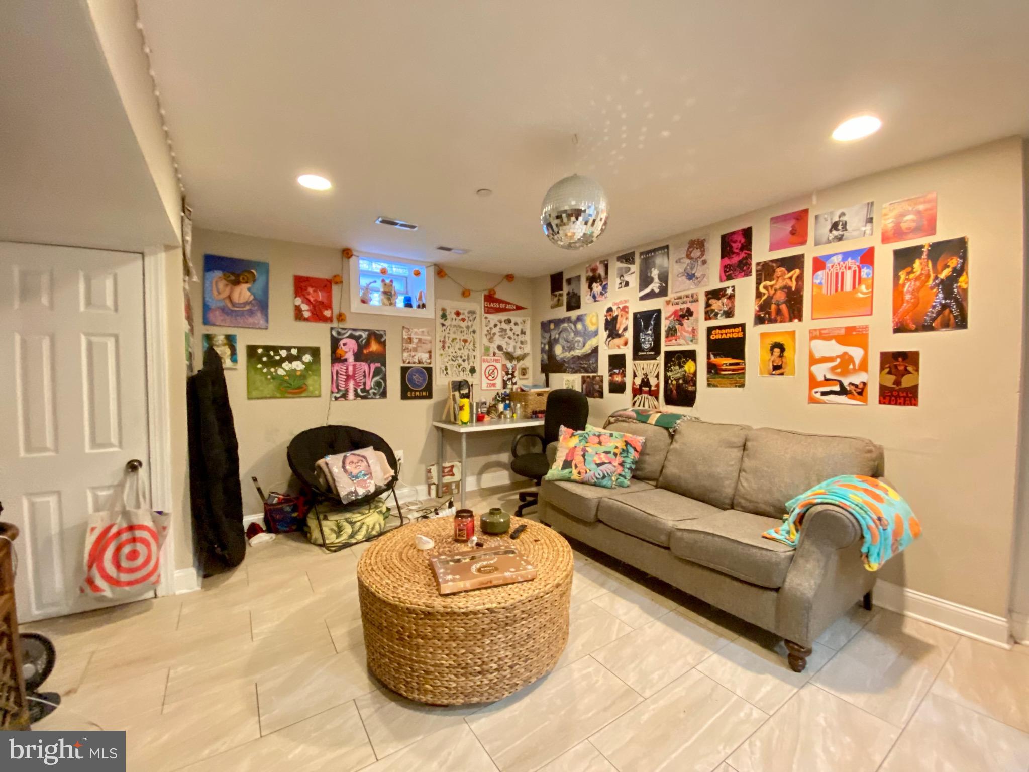 TEMPLE UNIVERSITY - Residential Lease