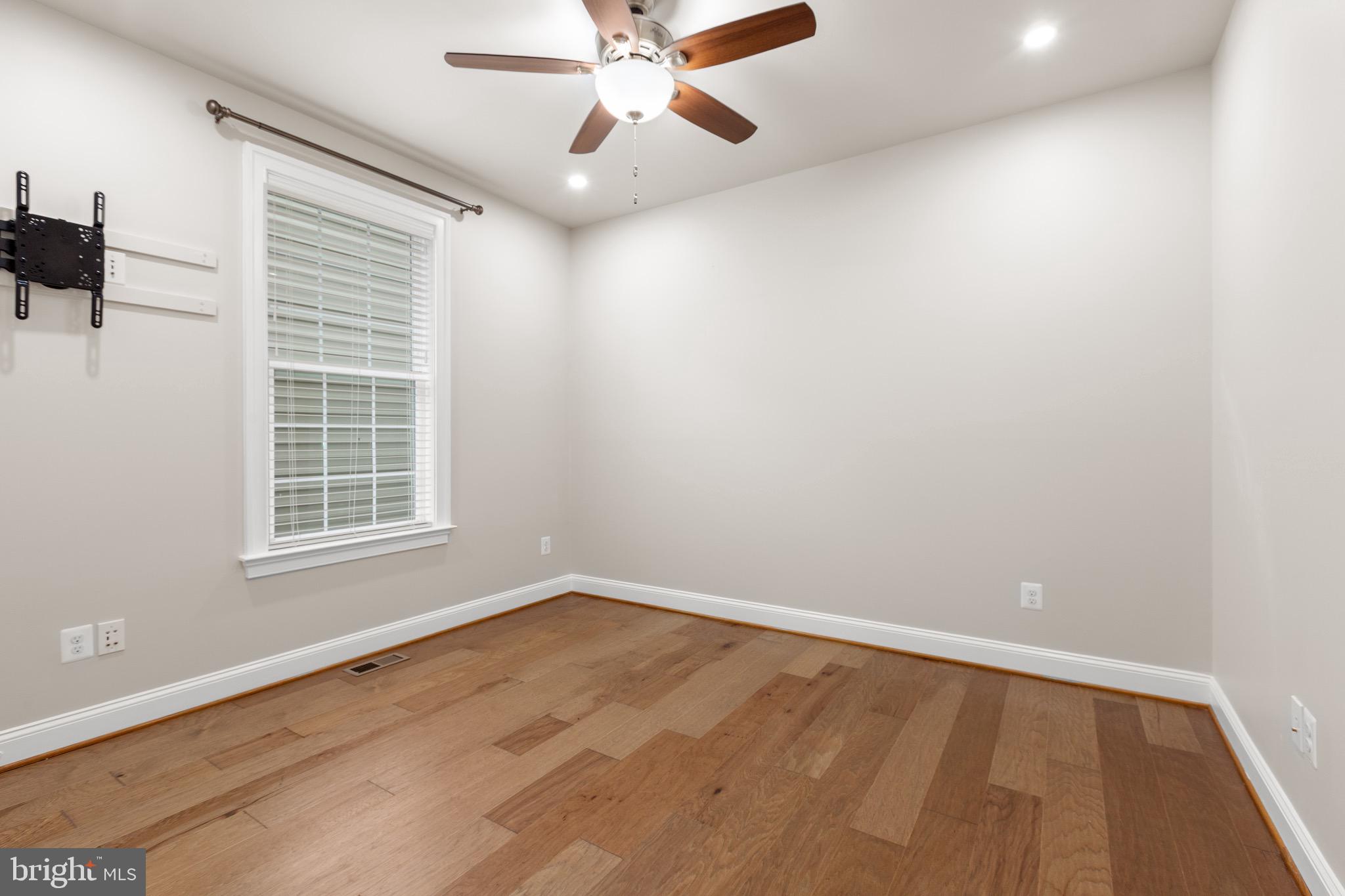 VIRGINIA HERITAGE AT LEE'S PARK - Residential