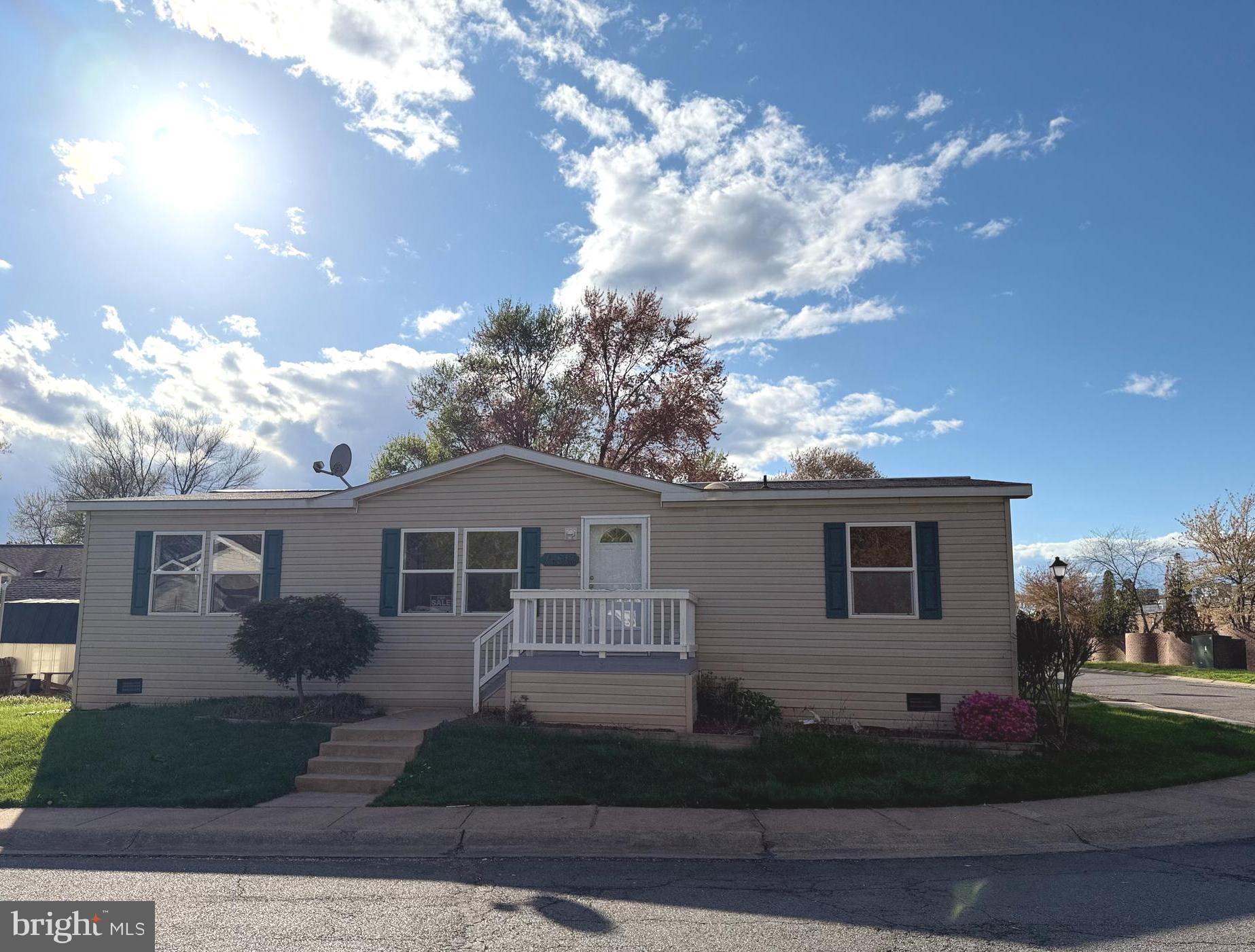 MEADOWS OF CHANTILLY - Residential Lease