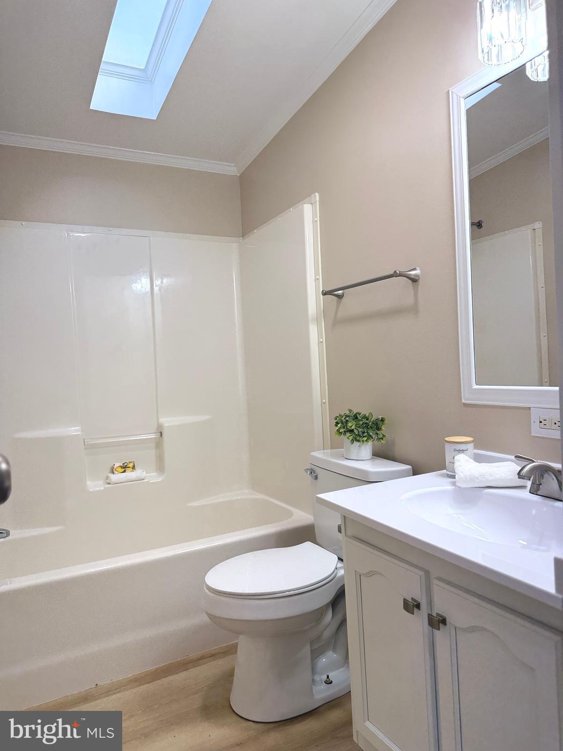 MEADOWS OF CHANTILLY - Residential Lease