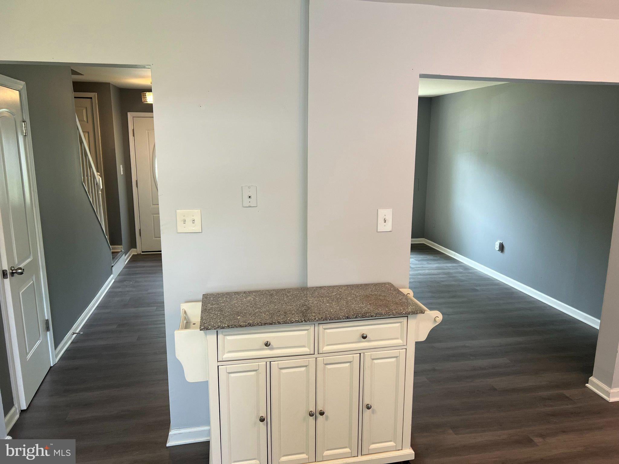 2263 PRINCE OF WALES COURT