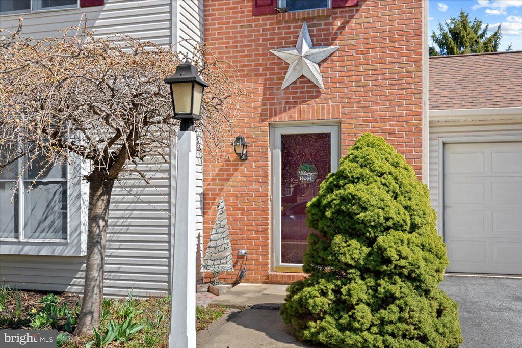 Photo of 237 Zwecker Circle, NEW HOLLAND, PA 17557 (MLS # PALA2066896)