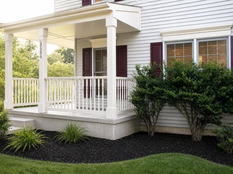 Townhouse For Rent - 8686 Manahan Drive<br/> ELLICOTT CITY, MD 21043