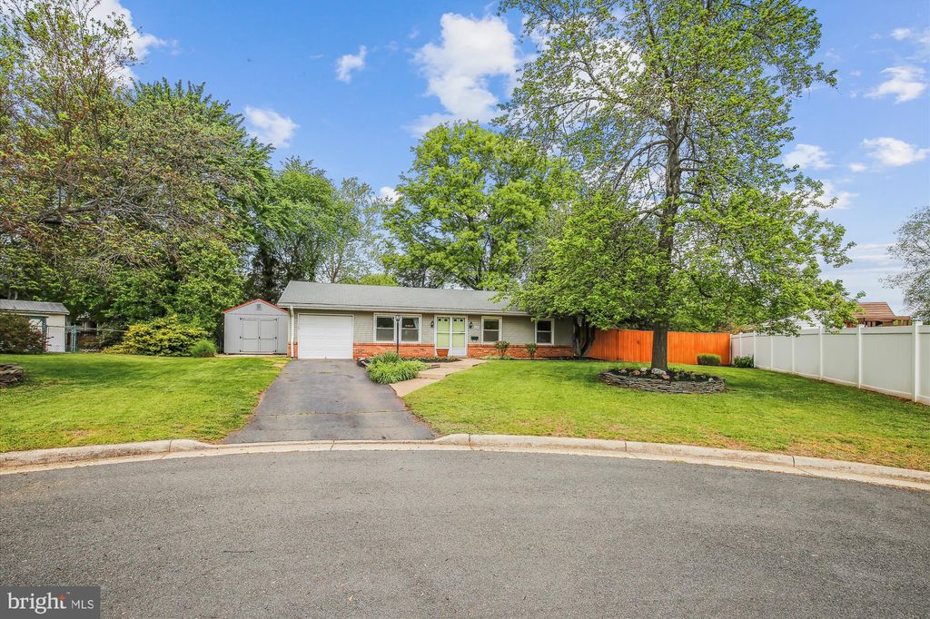 Photo of 1007 W GUM CT, STERLING, VA 20164 (MLS # VALO2048440)