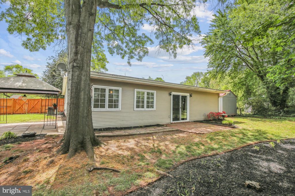 Photo of 1007 W GUM CT, STERLING, VA 20164 (MLS # VALO2048440)