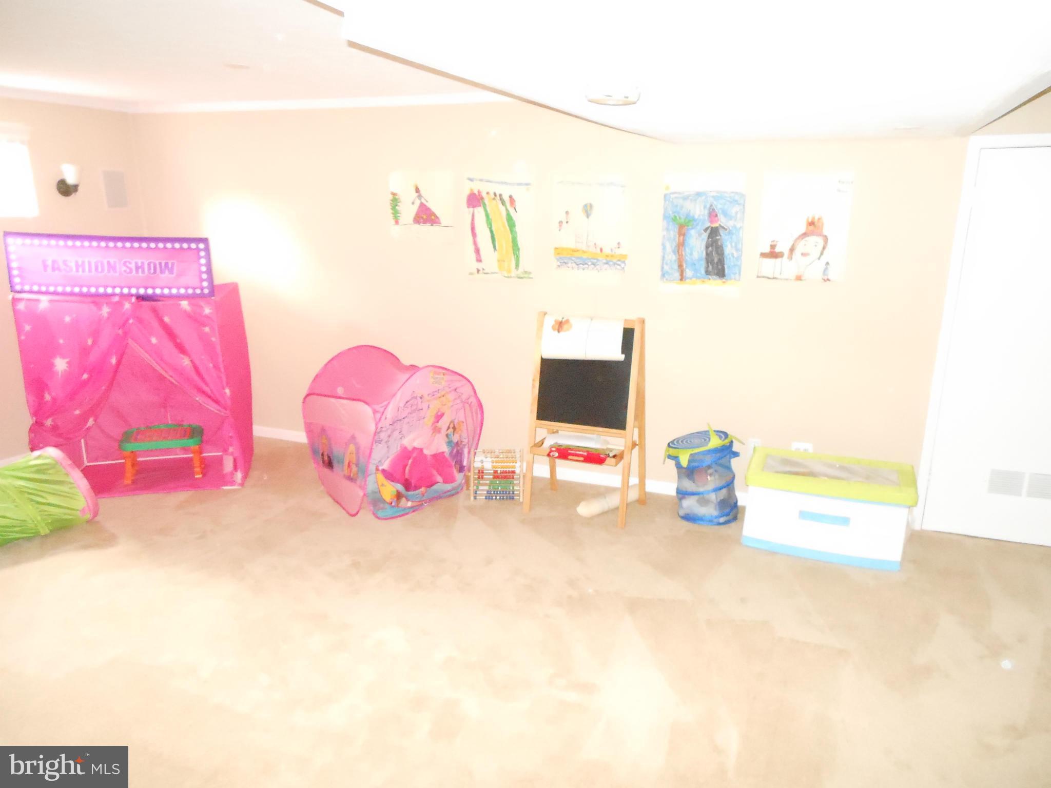 WESTBRIAR COUNTRY CLUB ESTATES - Residential Lease