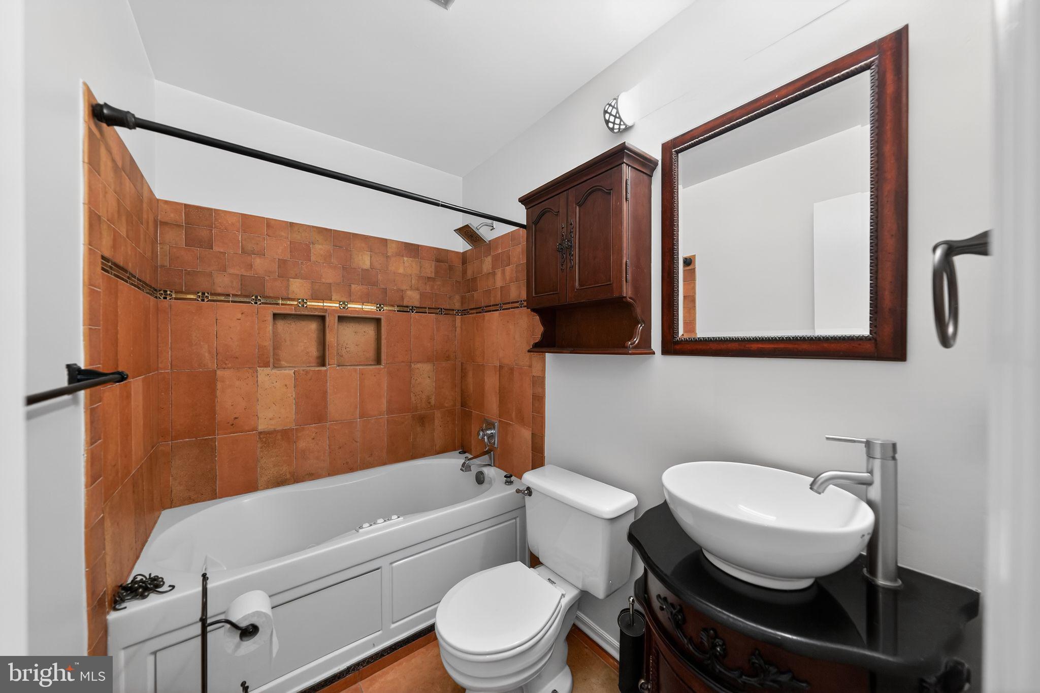 CROFTON DOWNS - Residential