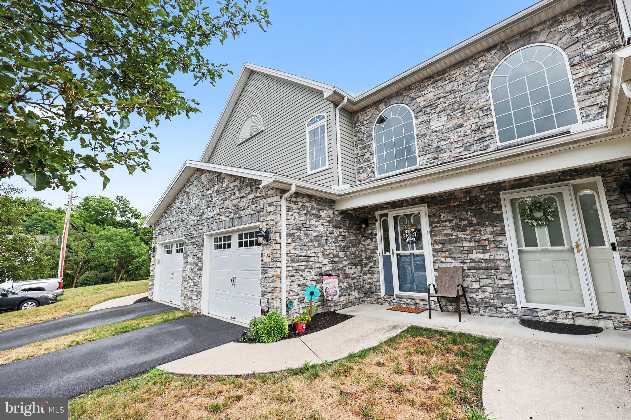 304 BRIAR RIDGE CIRCLE