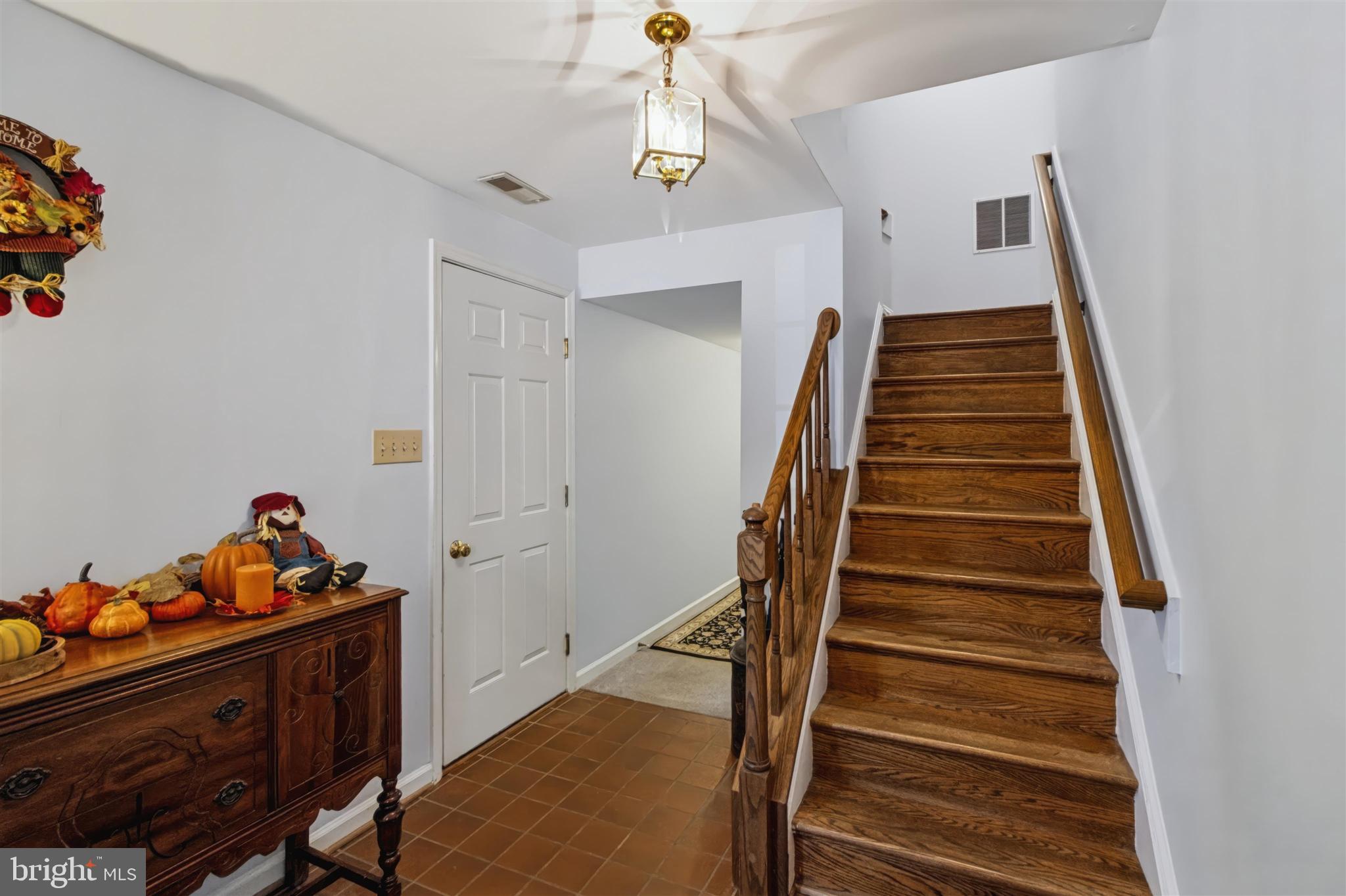 8012 BROKEN REED COURT