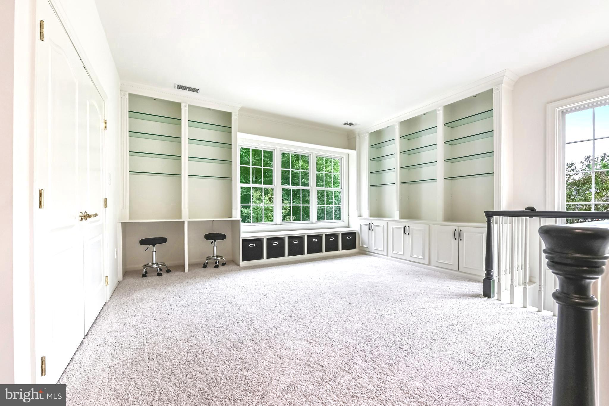 SOUTH RIVER COLONY - Residential