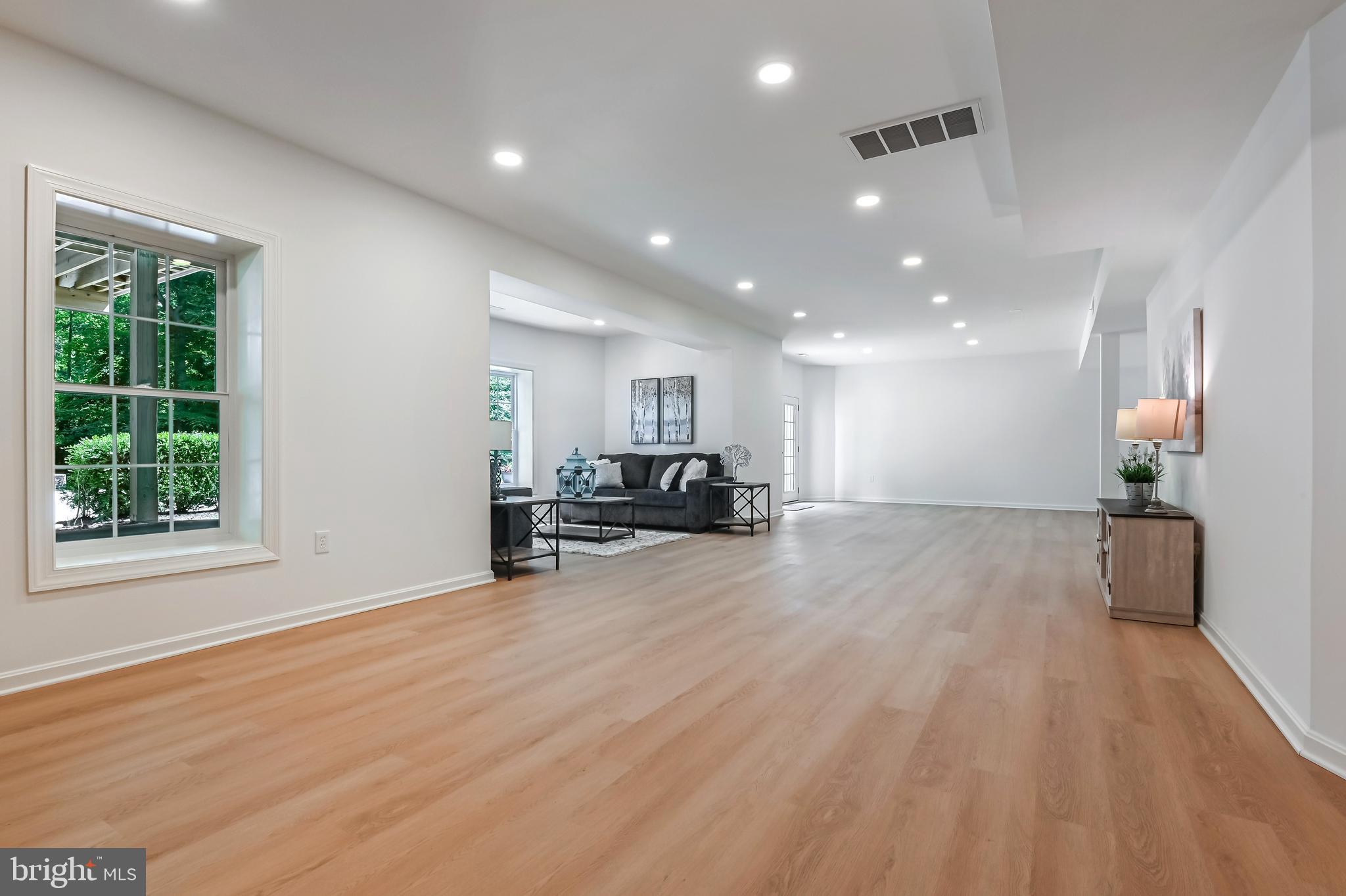 SOUTH RIVER COLONY - Residential