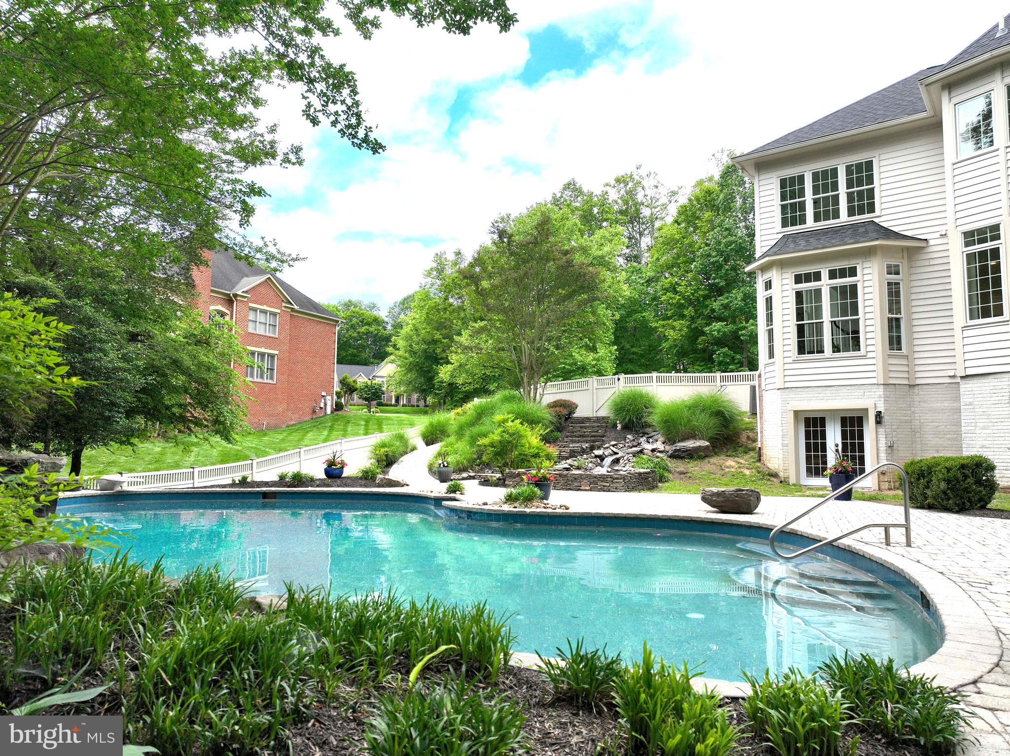 SOUTH RIVER COLONY - Residential