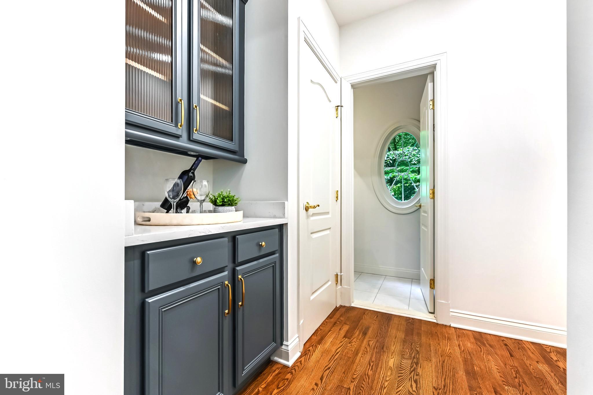 SOUTH RIVER COLONY - Residential