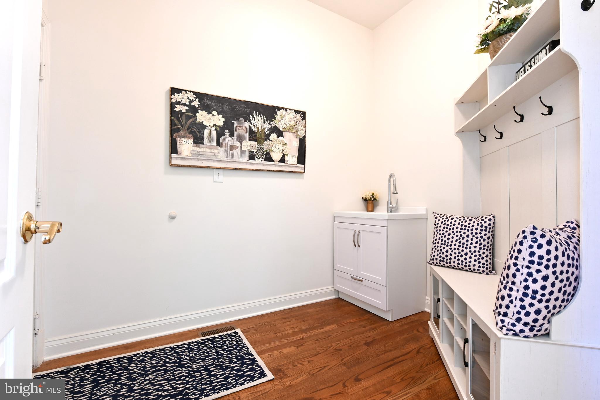 SOUTH RIVER COLONY - Residential