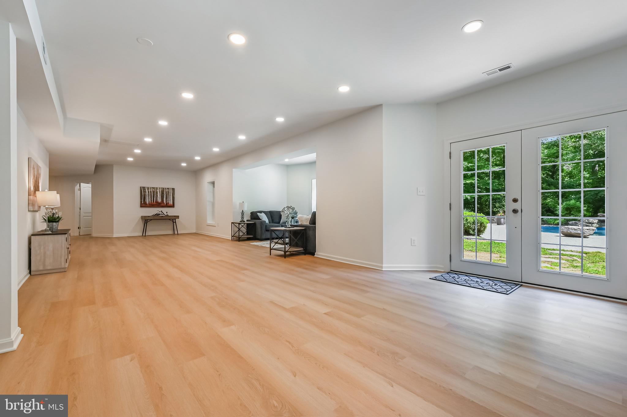 SOUTH RIVER COLONY - Residential