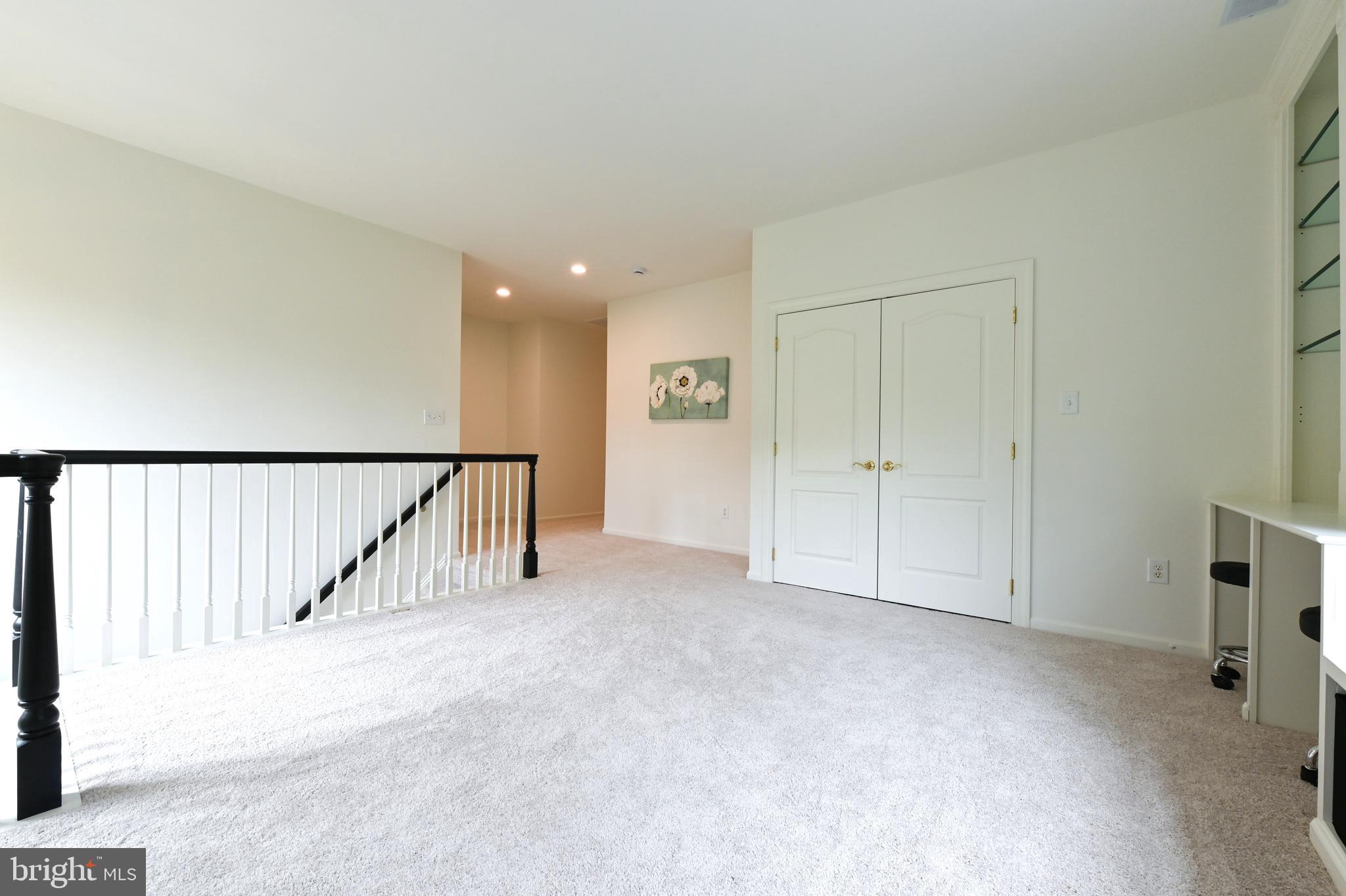 SOUTH RIVER COLONY - Residential