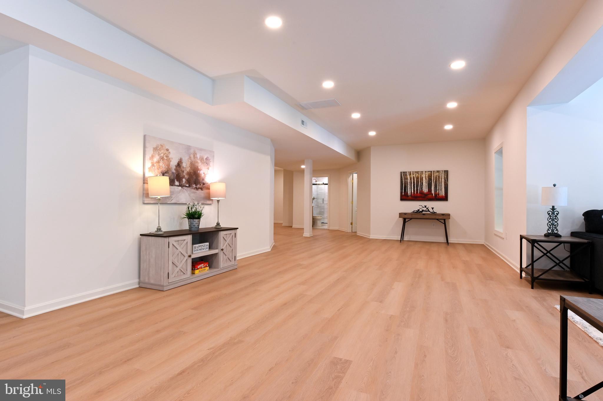 SOUTH RIVER COLONY - Residential