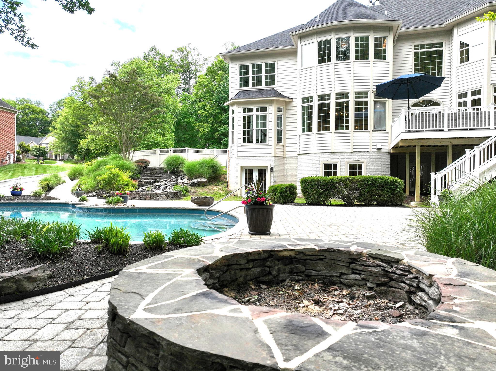 SOUTH RIVER COLONY - Residential