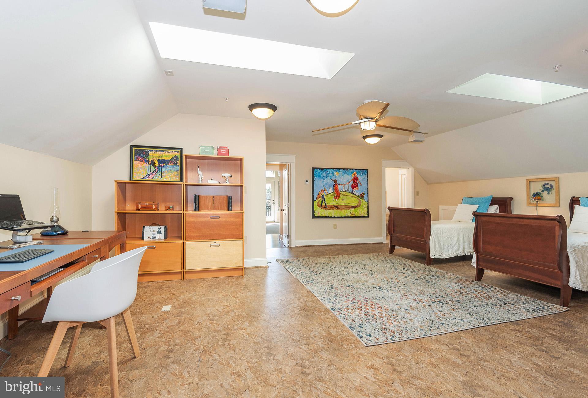 ANNAPOLIS ROADS - Residential