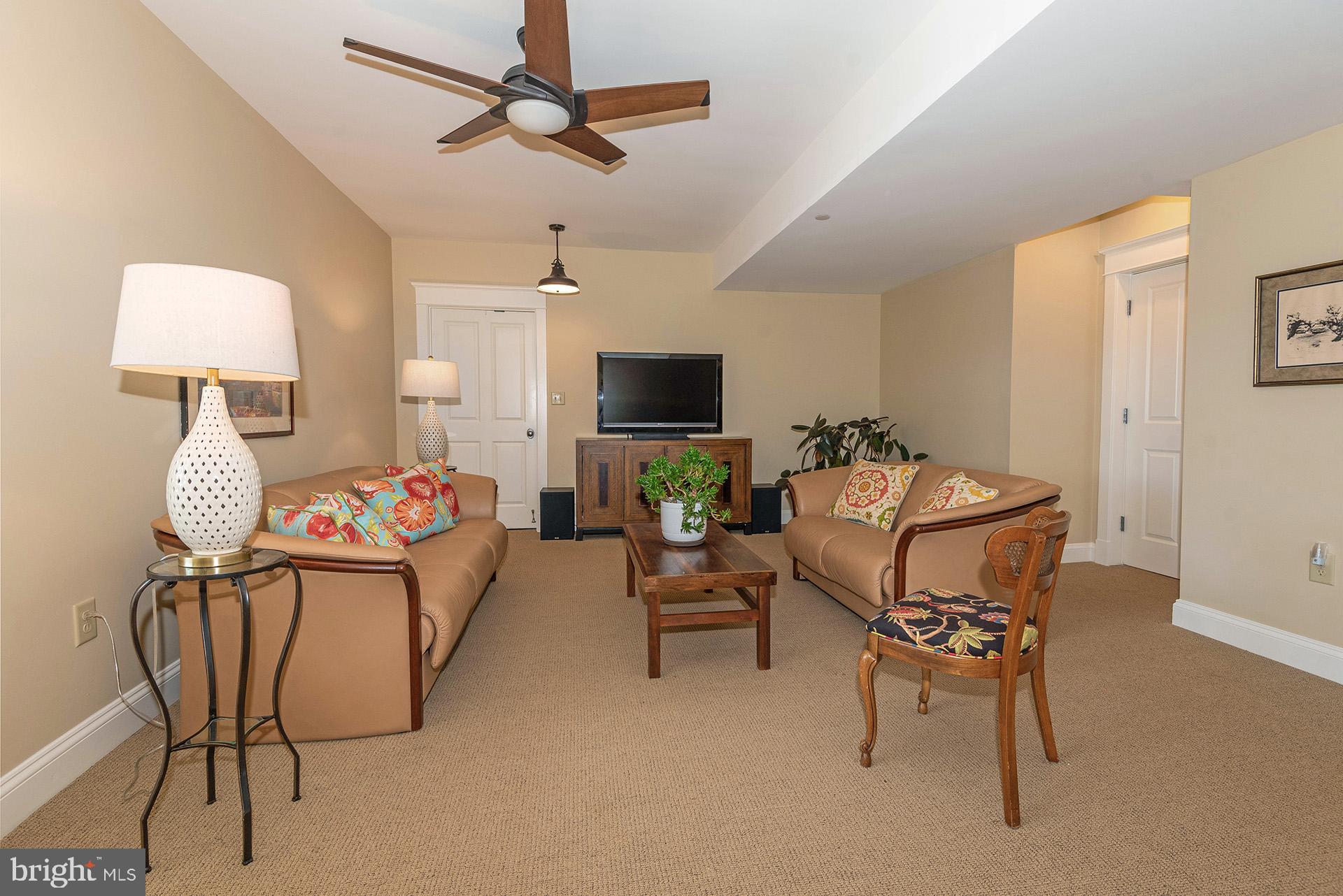 ANNAPOLIS ROADS - Residential