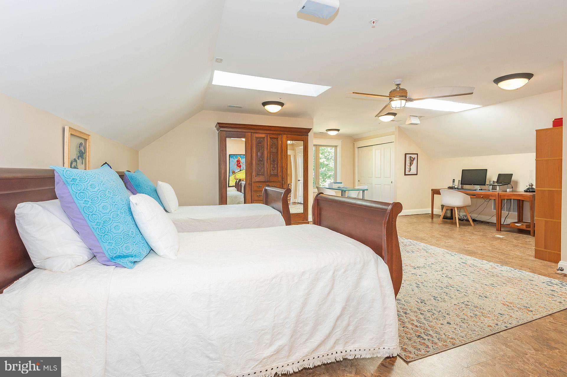 ANNAPOLIS ROADS - Residential