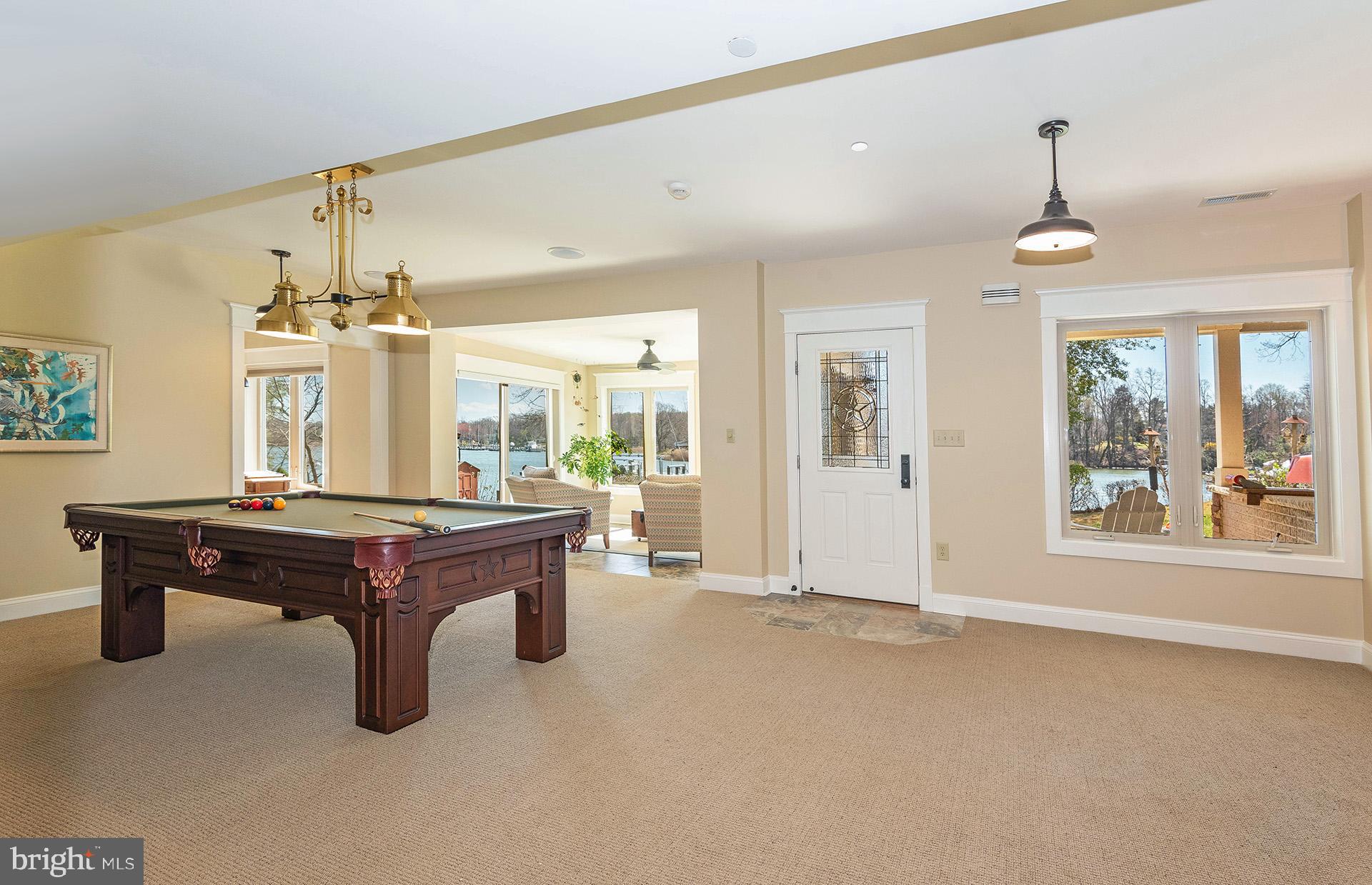 ANNAPOLIS ROADS - Residential