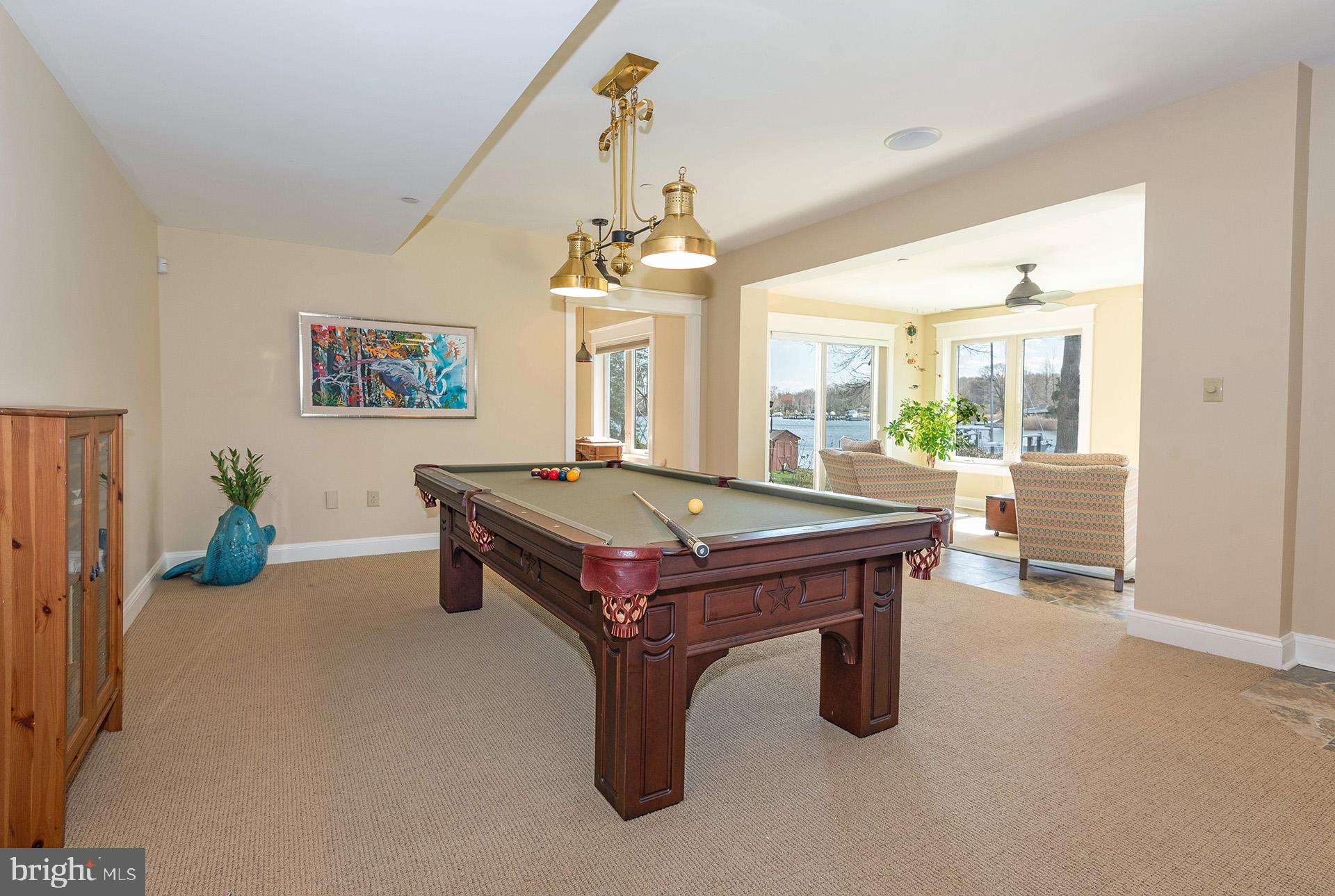 ANNAPOLIS ROADS - Residential