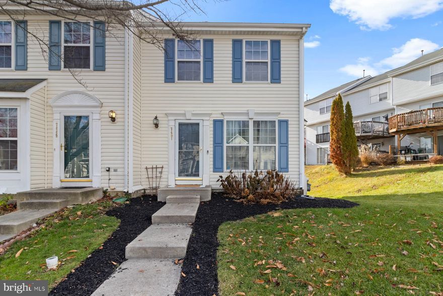 AWESOME and well-maintained end unit townhome.  You'll enjoy the many upgrades in this beautiful 3 bedroom and 2 bathroom home.

UPDATES: 2018 - kitchen remodeled; 2019 - HVAC replaced;  2023 - new LVT flooring, dishwasher, primary bath remodeled, water heater, Smart High-Efficiency washer/dryer, smoke/carbon monoxide detectors.  air duct cleaning of the entire house.