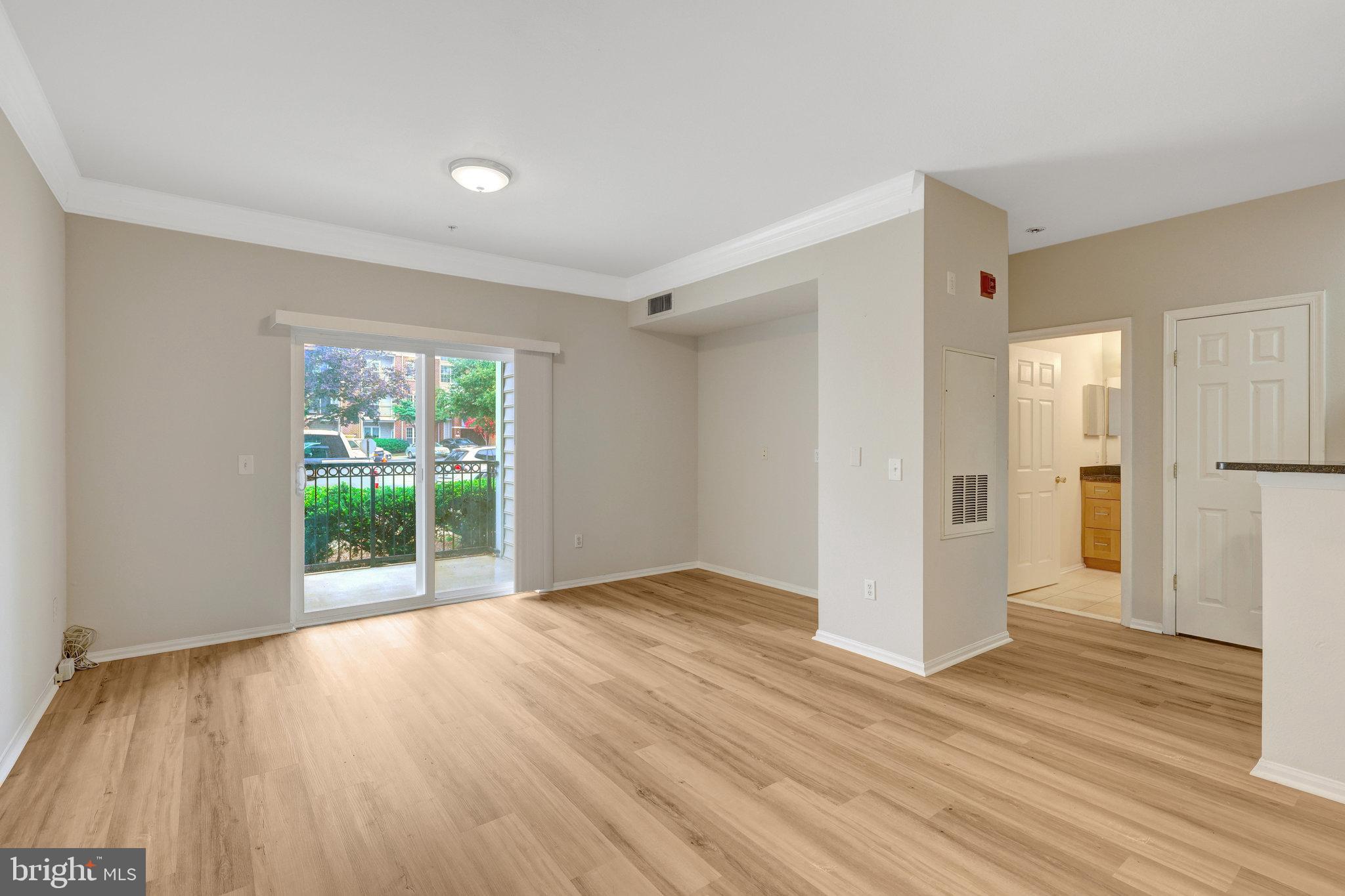 1580 SPRING GATE DRIVE 4111