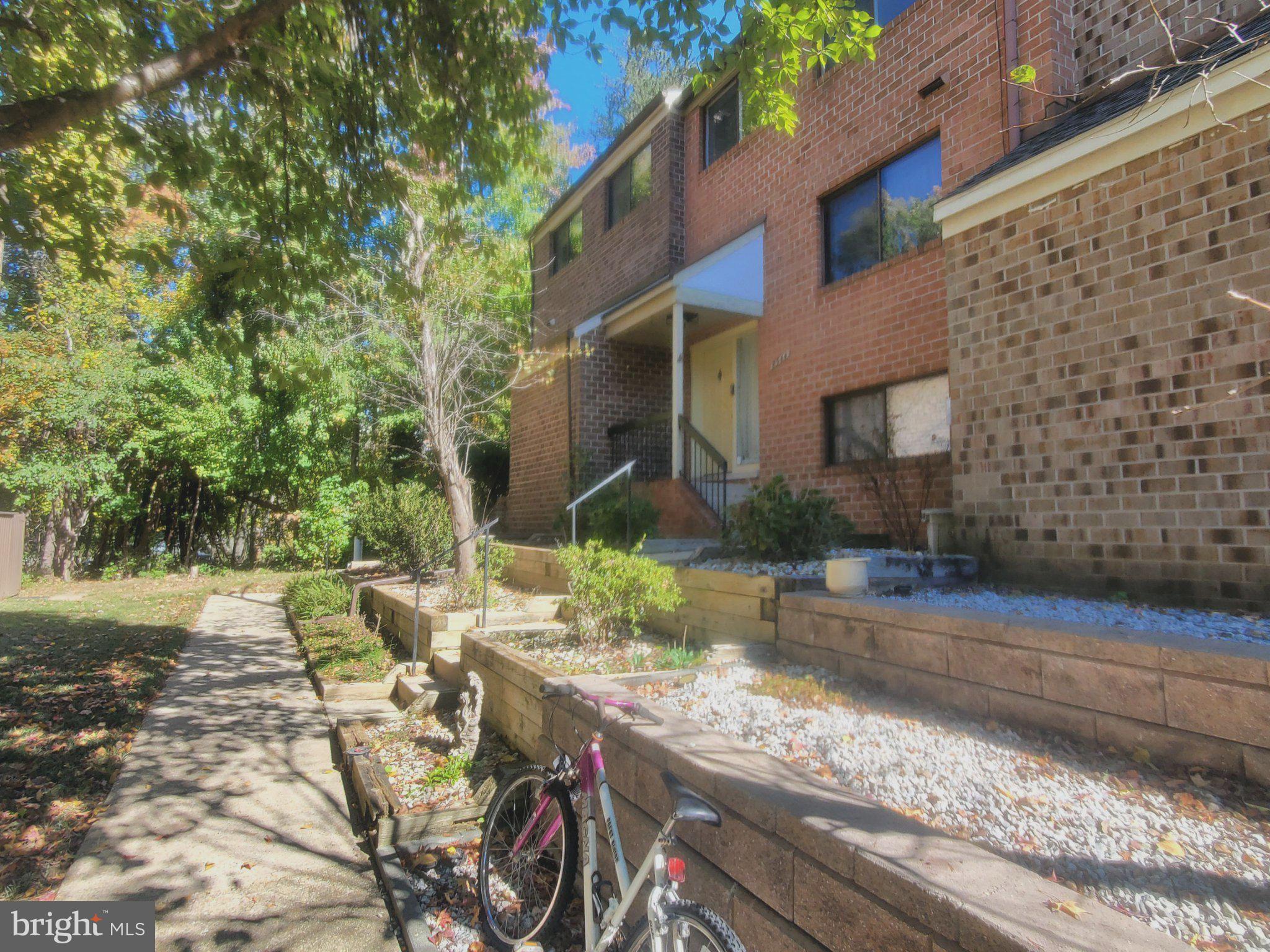 8944 SKYROCK COURT
