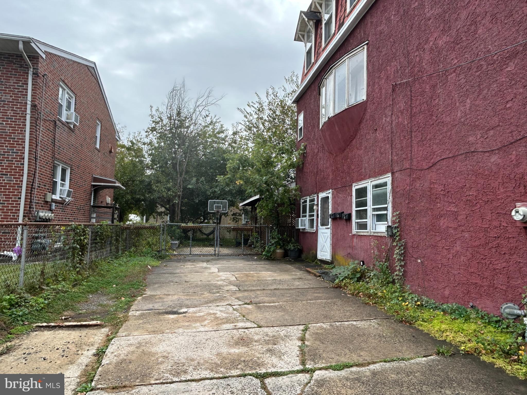 238 PLYMOUTH AVENUE