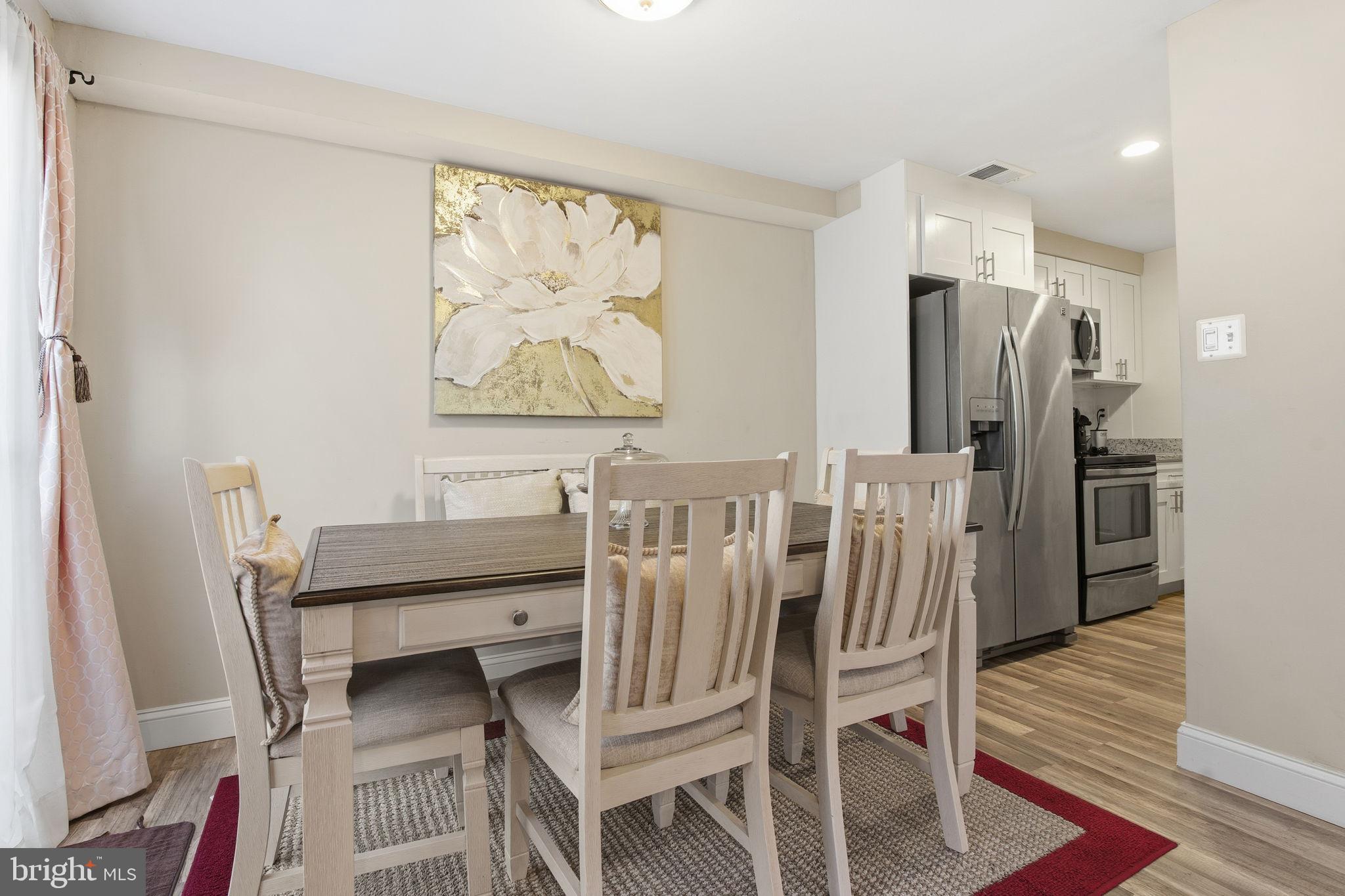 WOODSIDE SQUARE - Residential