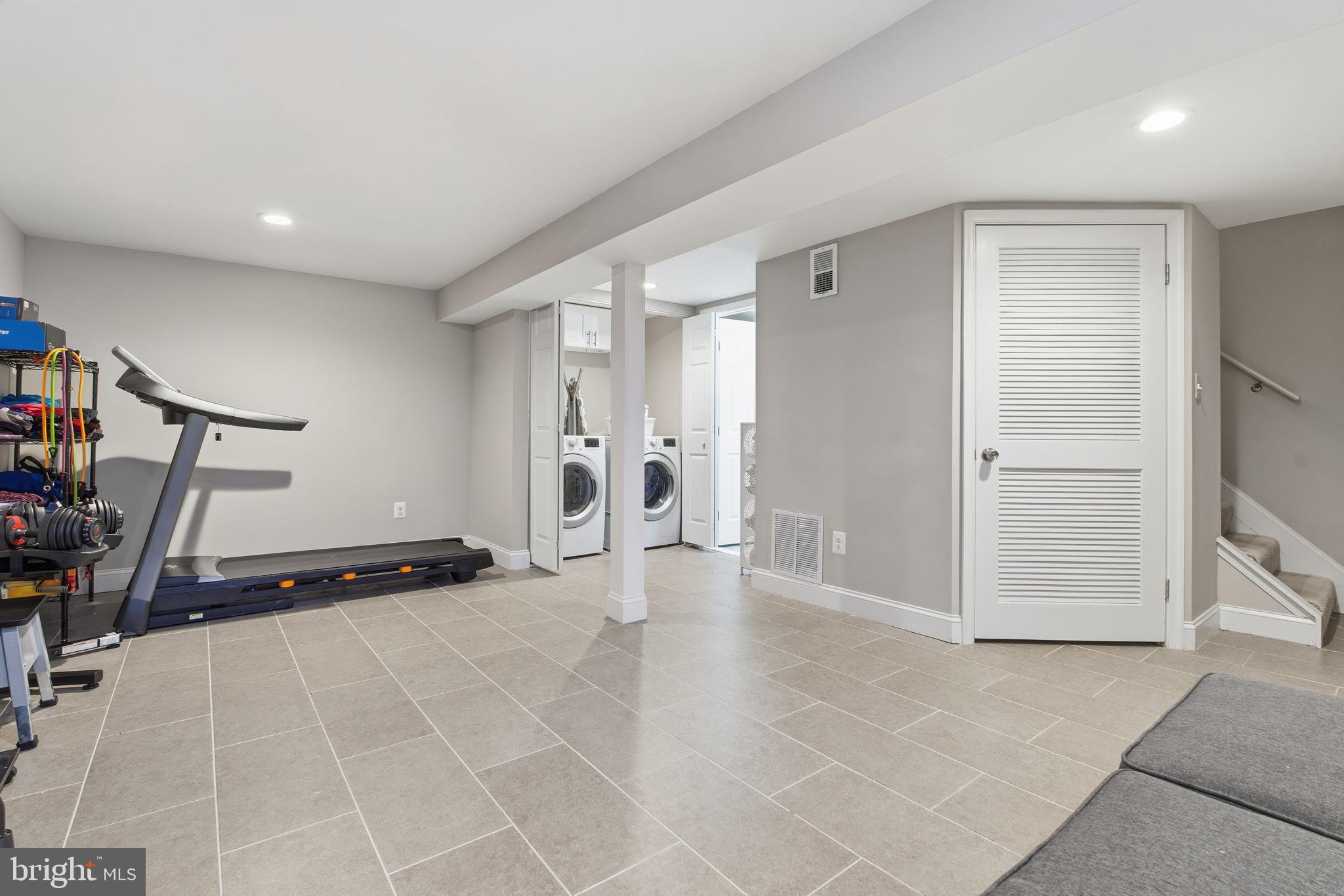 WOODSIDE SQUARE - Residential