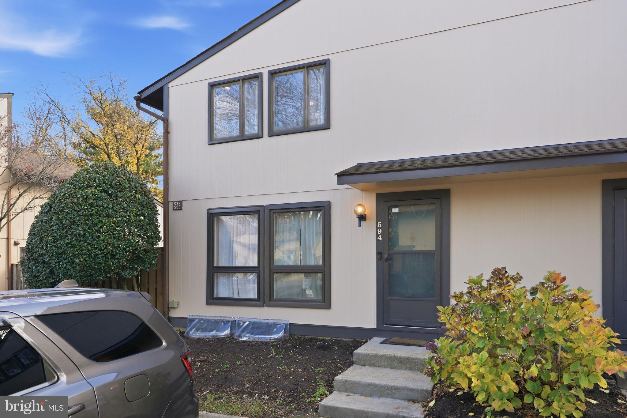 WOODSIDE SQUARE - Residential