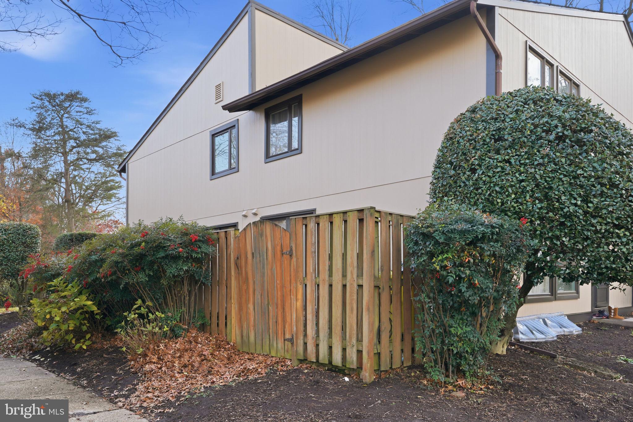 WOODSIDE SQUARE - Residential