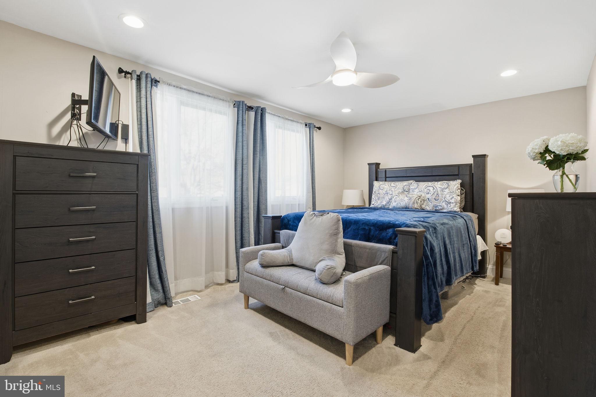 WOODSIDE SQUARE - Residential