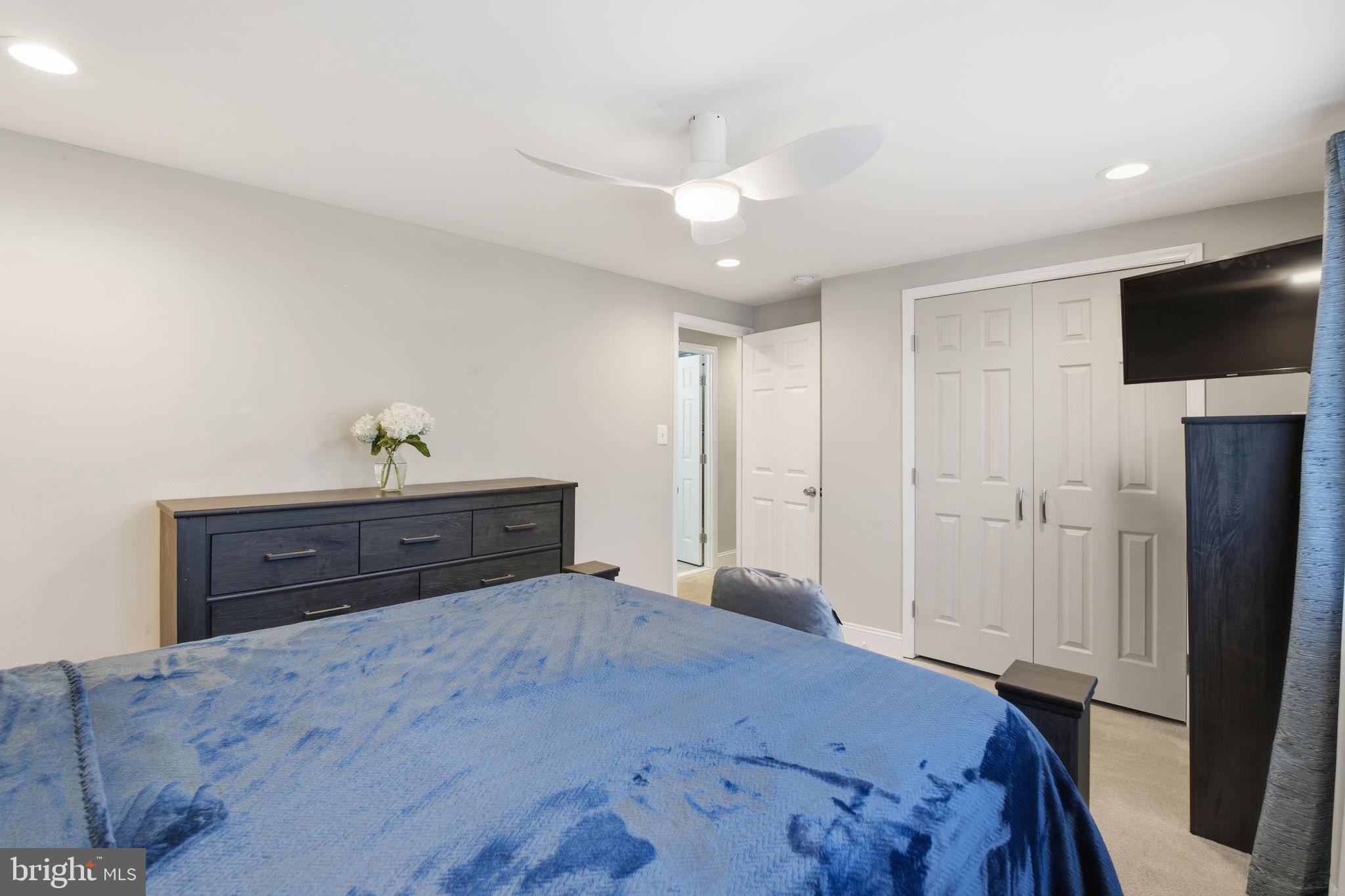 WOODSIDE SQUARE - Residential