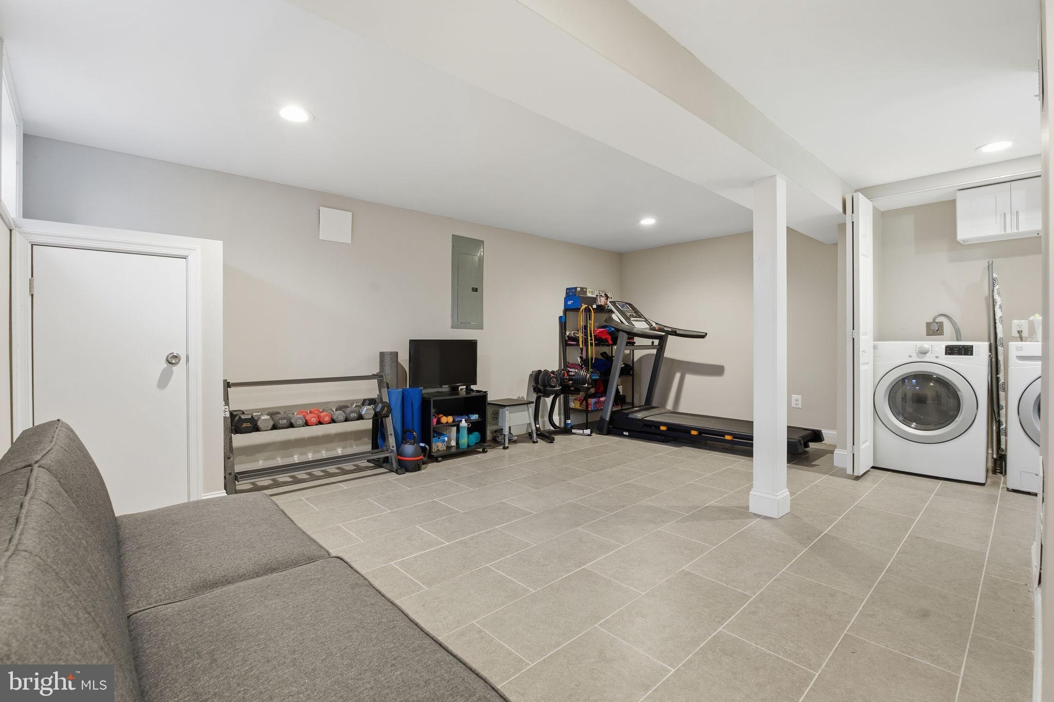 WOODSIDE SQUARE - Residential