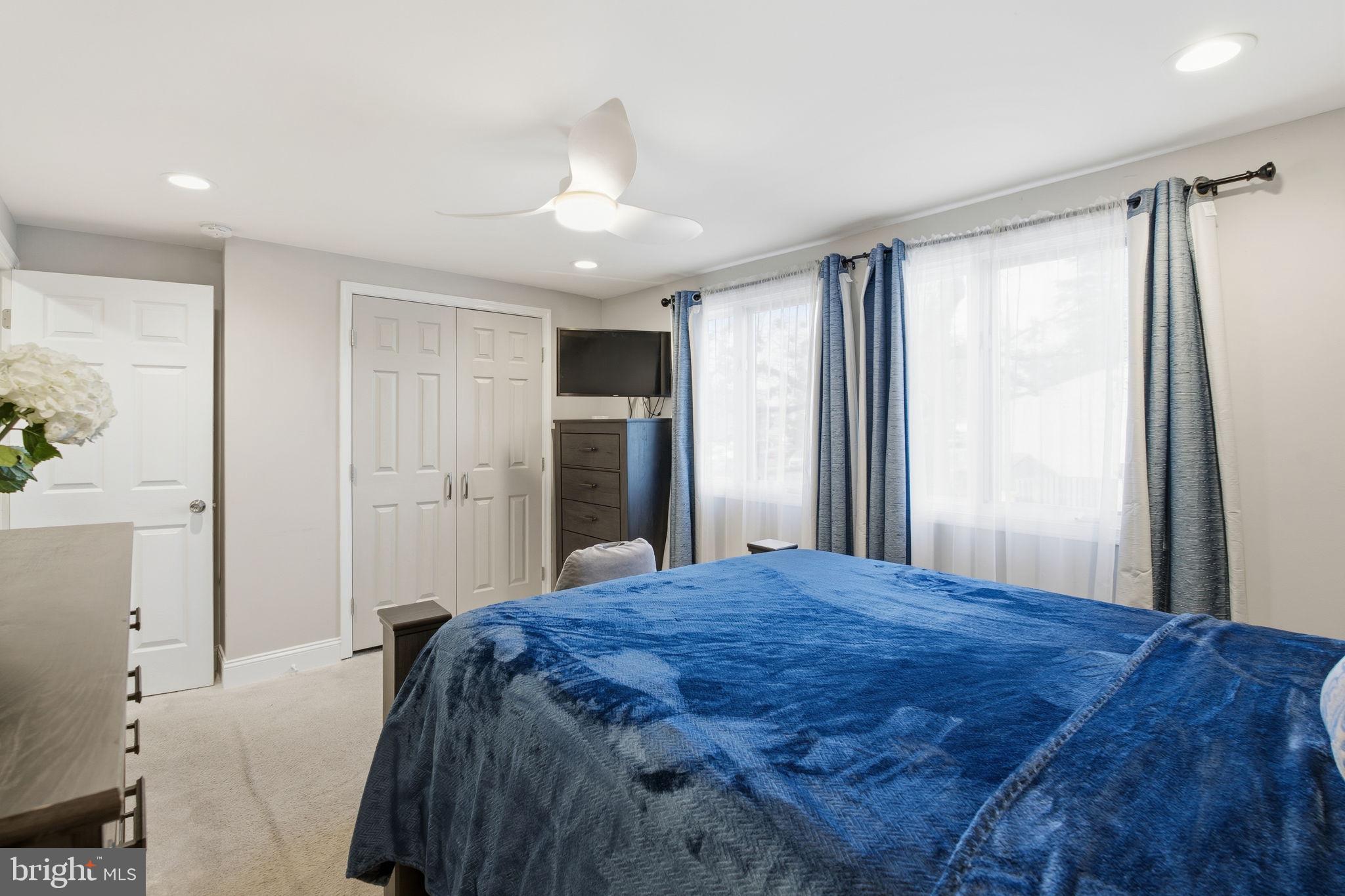 WOODSIDE SQUARE - Residential