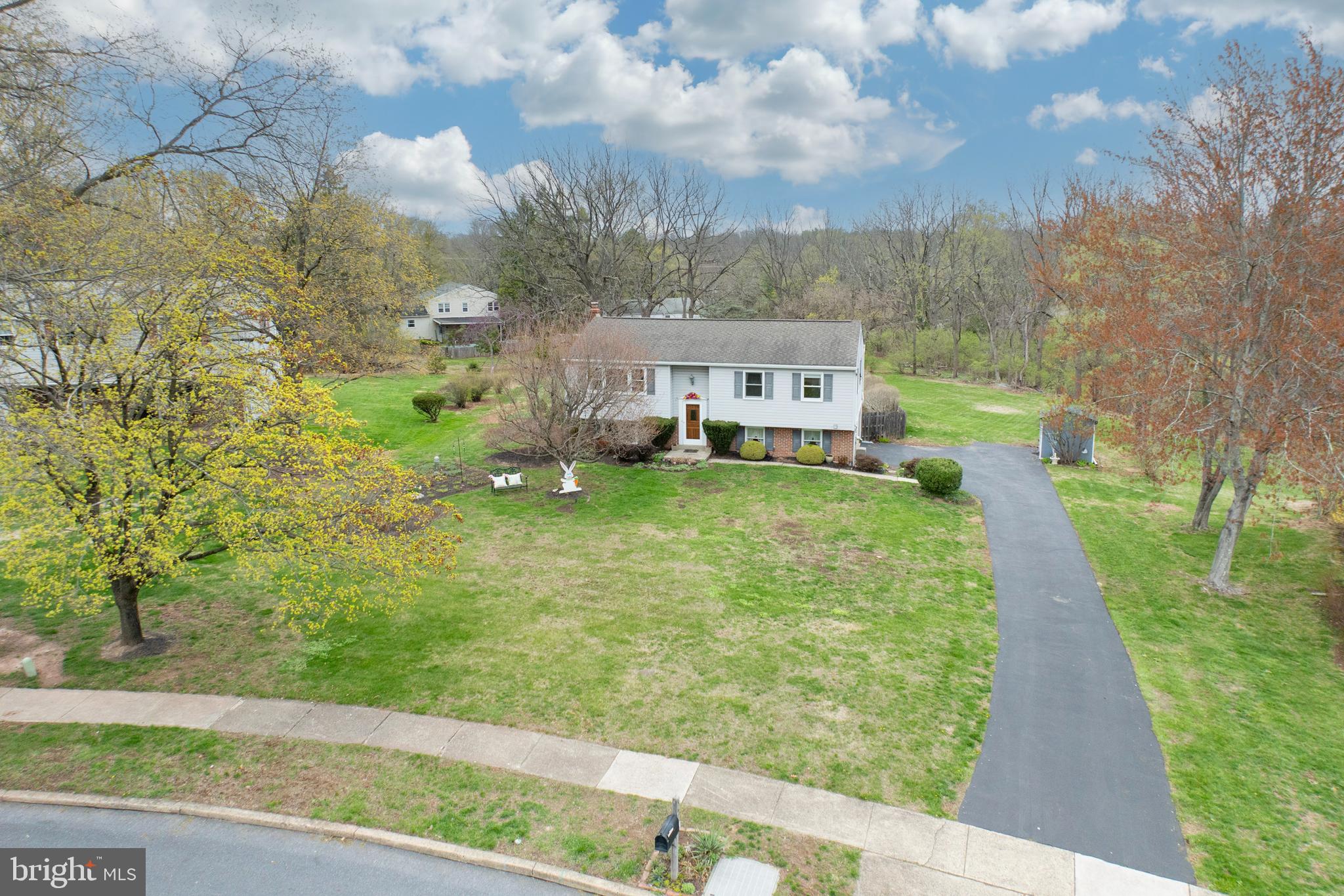 961 CREST ROAD