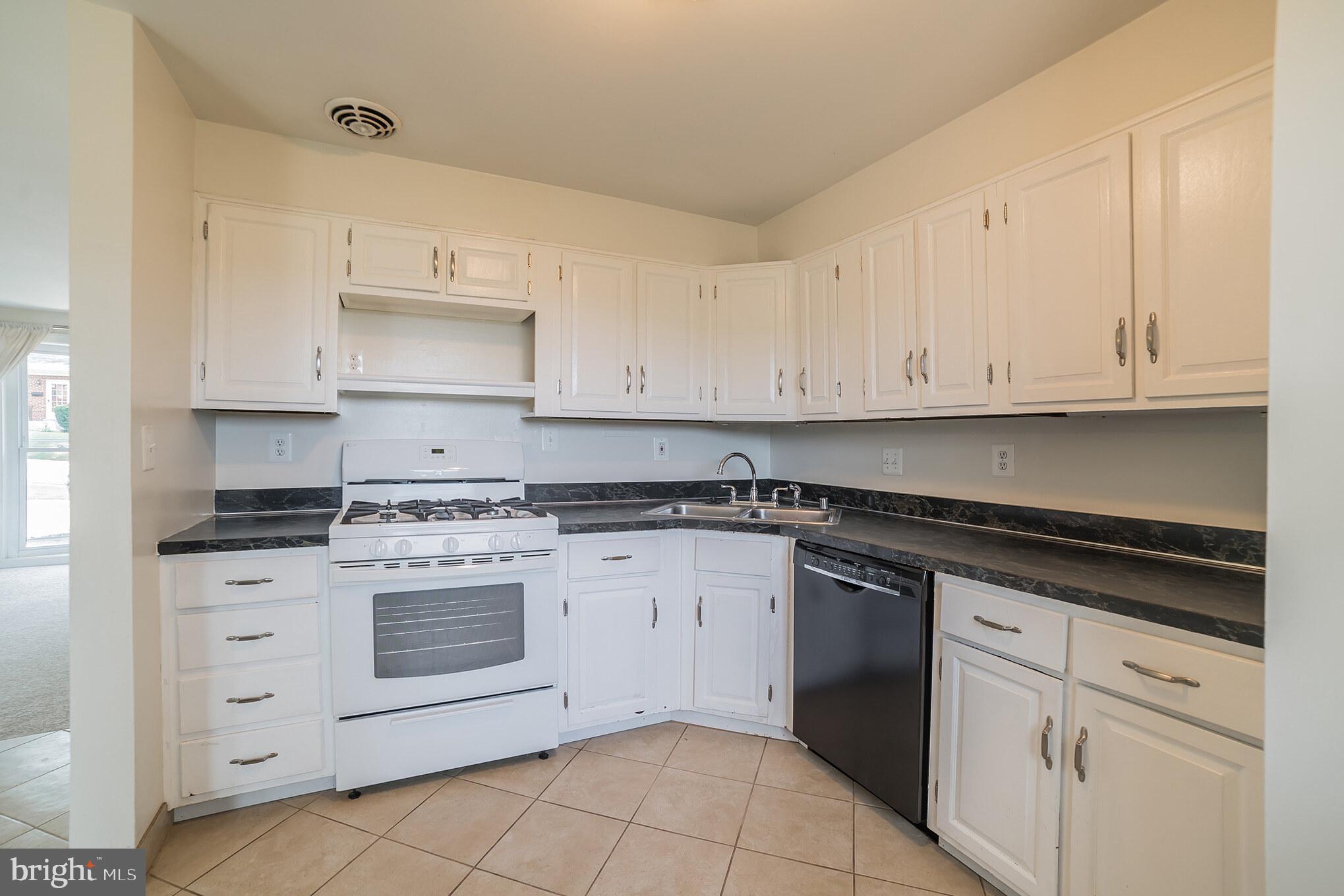 CHESTNUT HILLS - Residential Lease